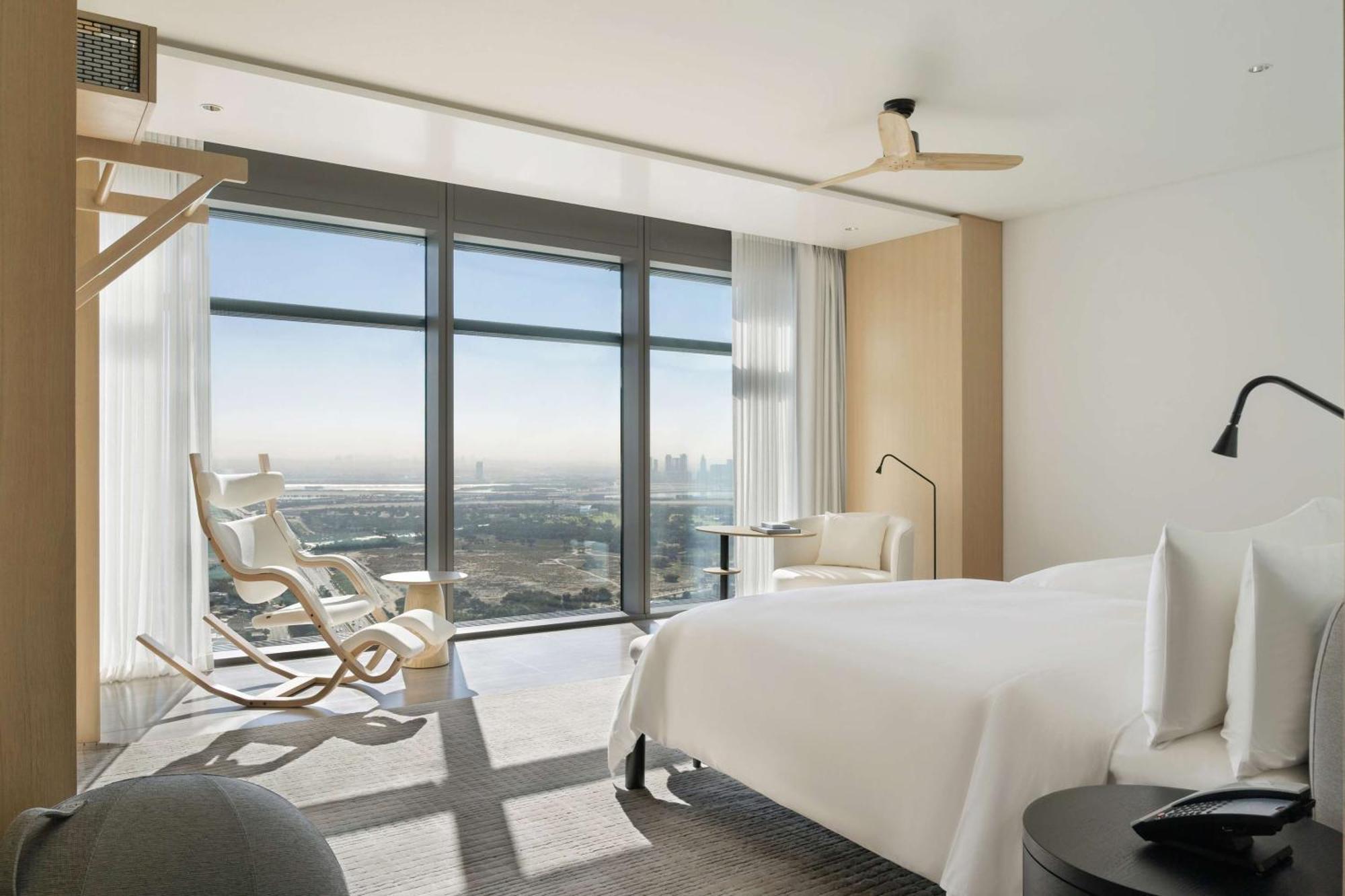 SIRO Premium-Zimmer mit 2 Queensize-Betten, kostenloses tägliches Erholungsguthaben von 200 AED und Lifestyle-Beratung