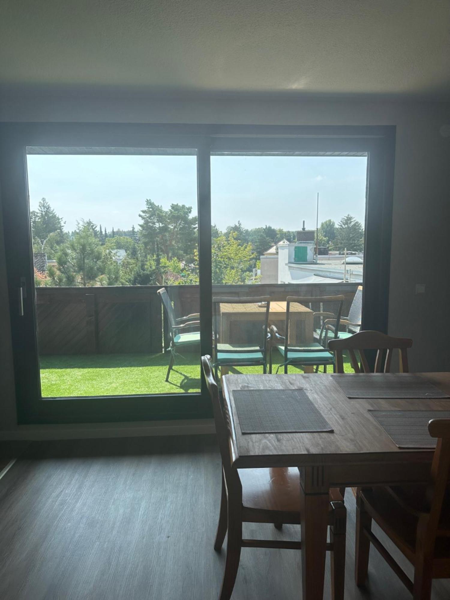 Apartment mit 2 Schlafzimmern und Terrasse