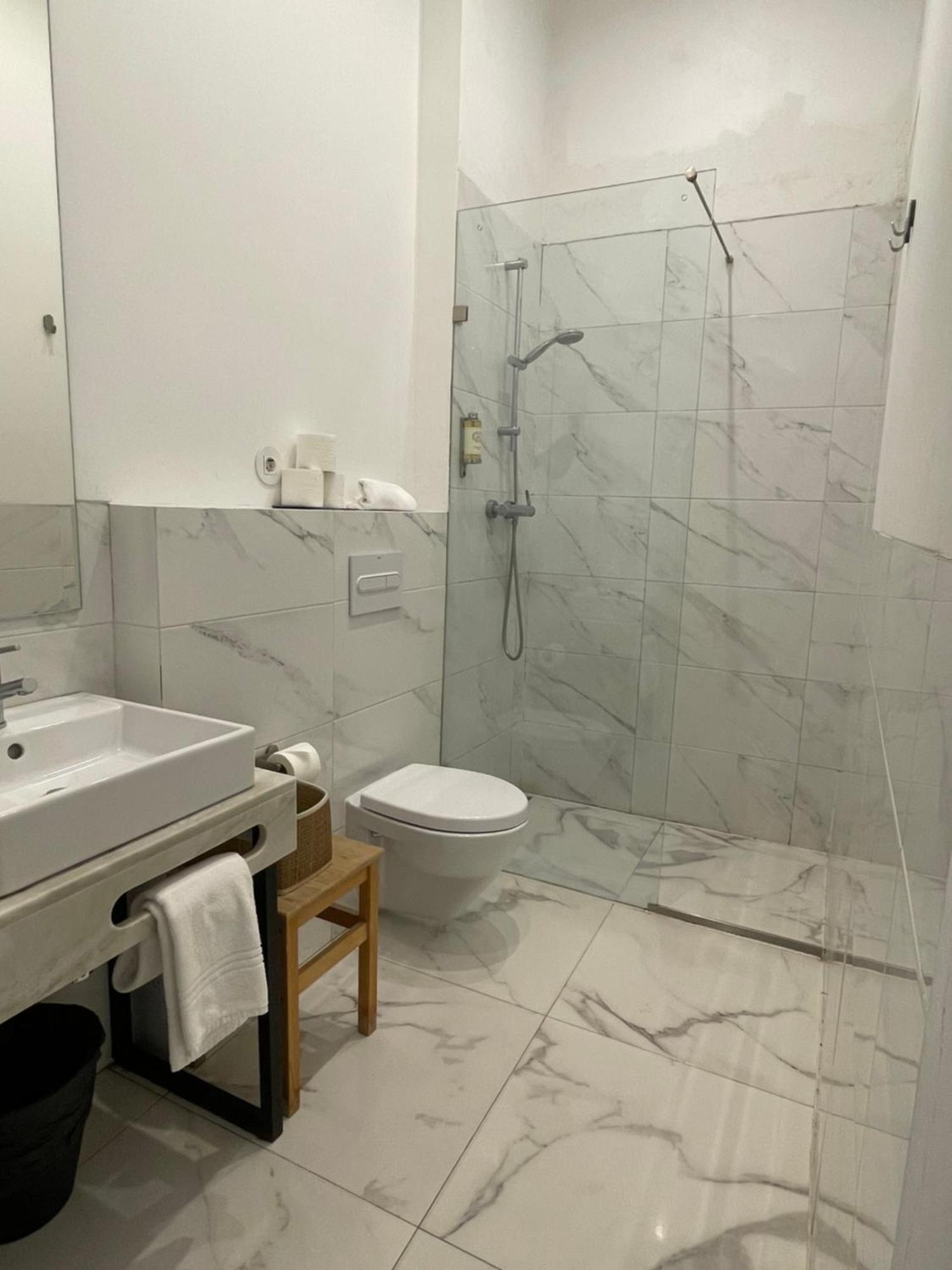 Deluxe Dreibettzimmer mit eigenem Bad