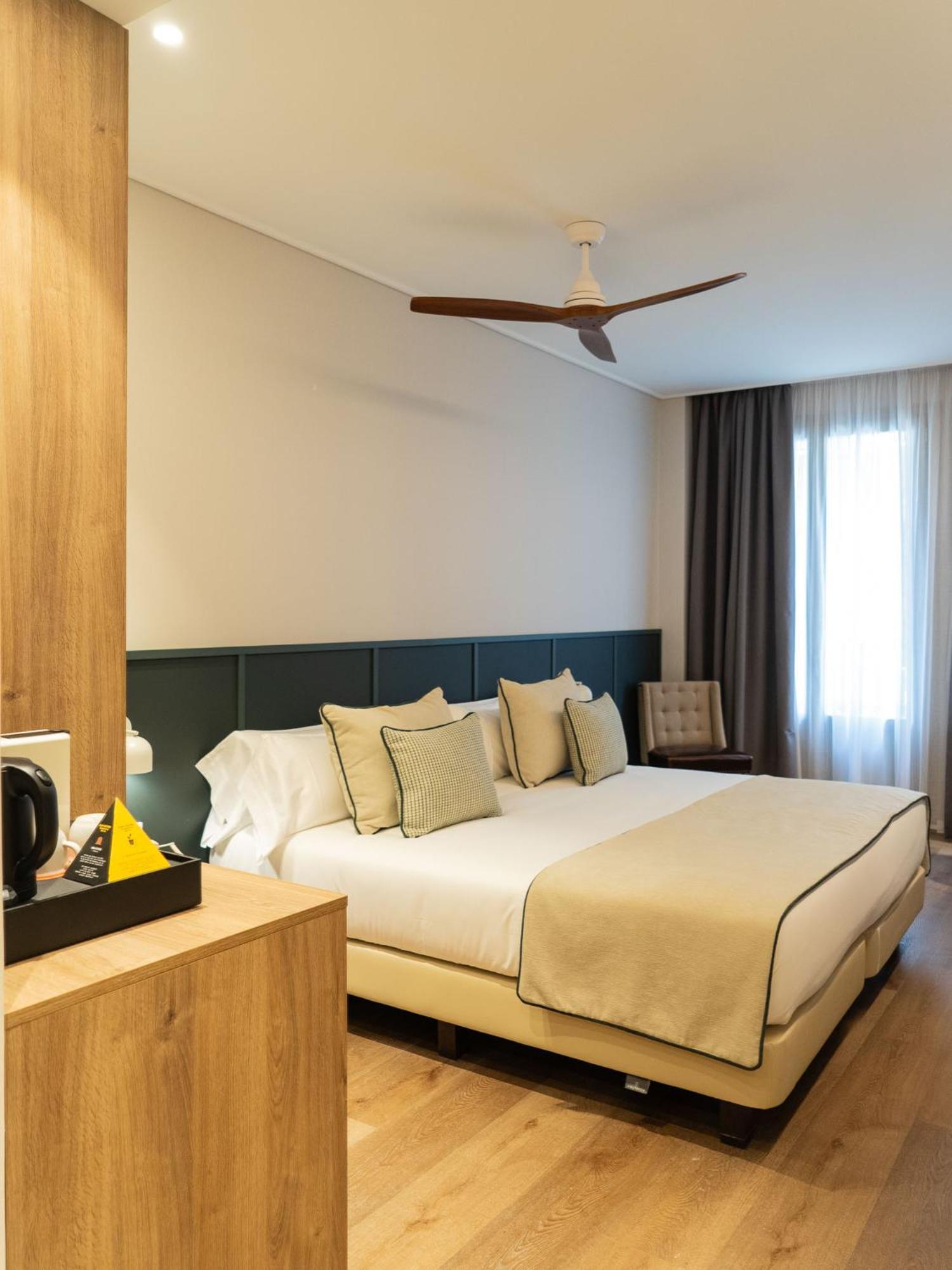 Deluxe Doppel-/Zweibettzimmer mit Stadtblick