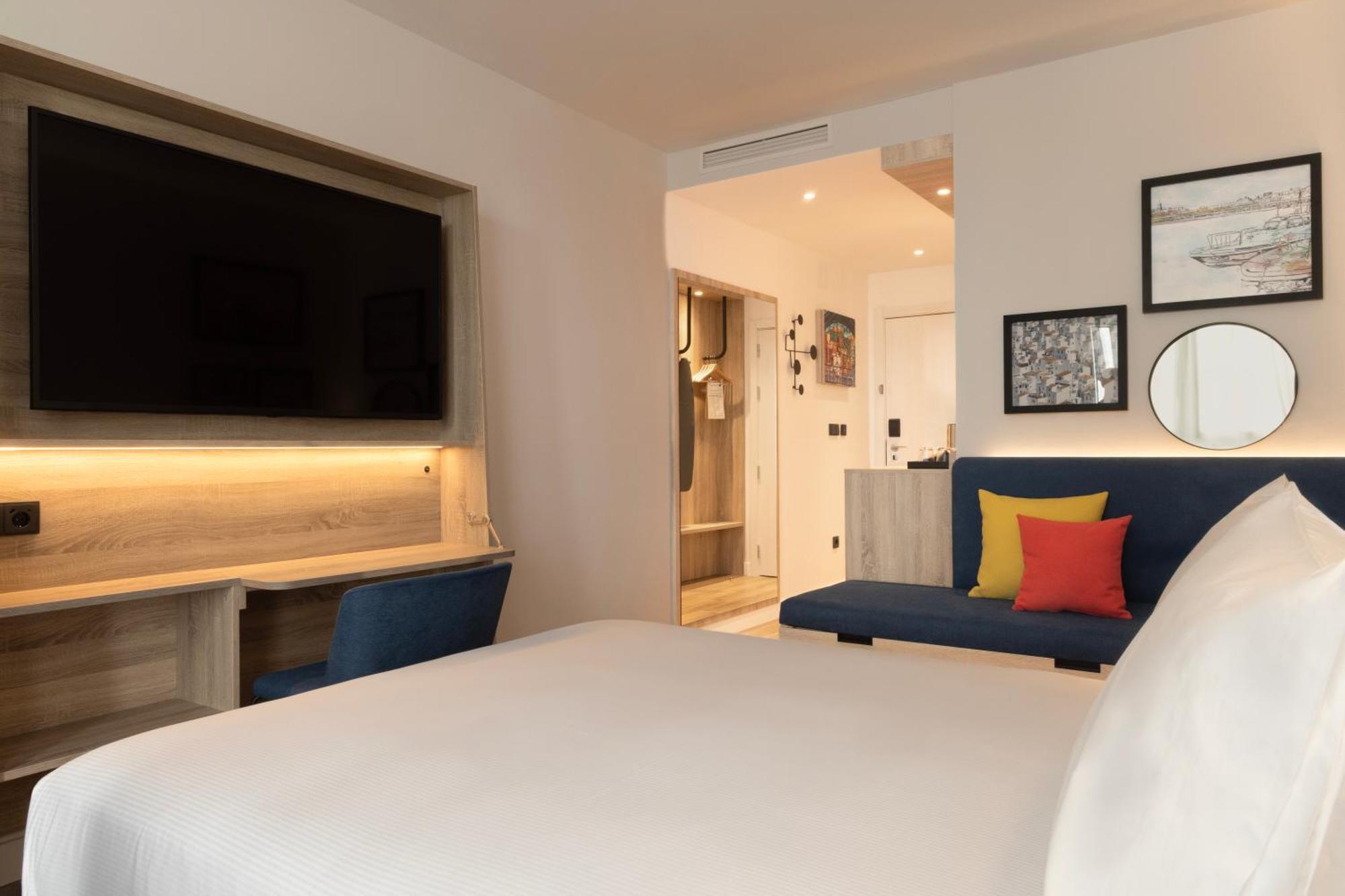 Zimmer mit Queensize-Bett und Schlafsofa