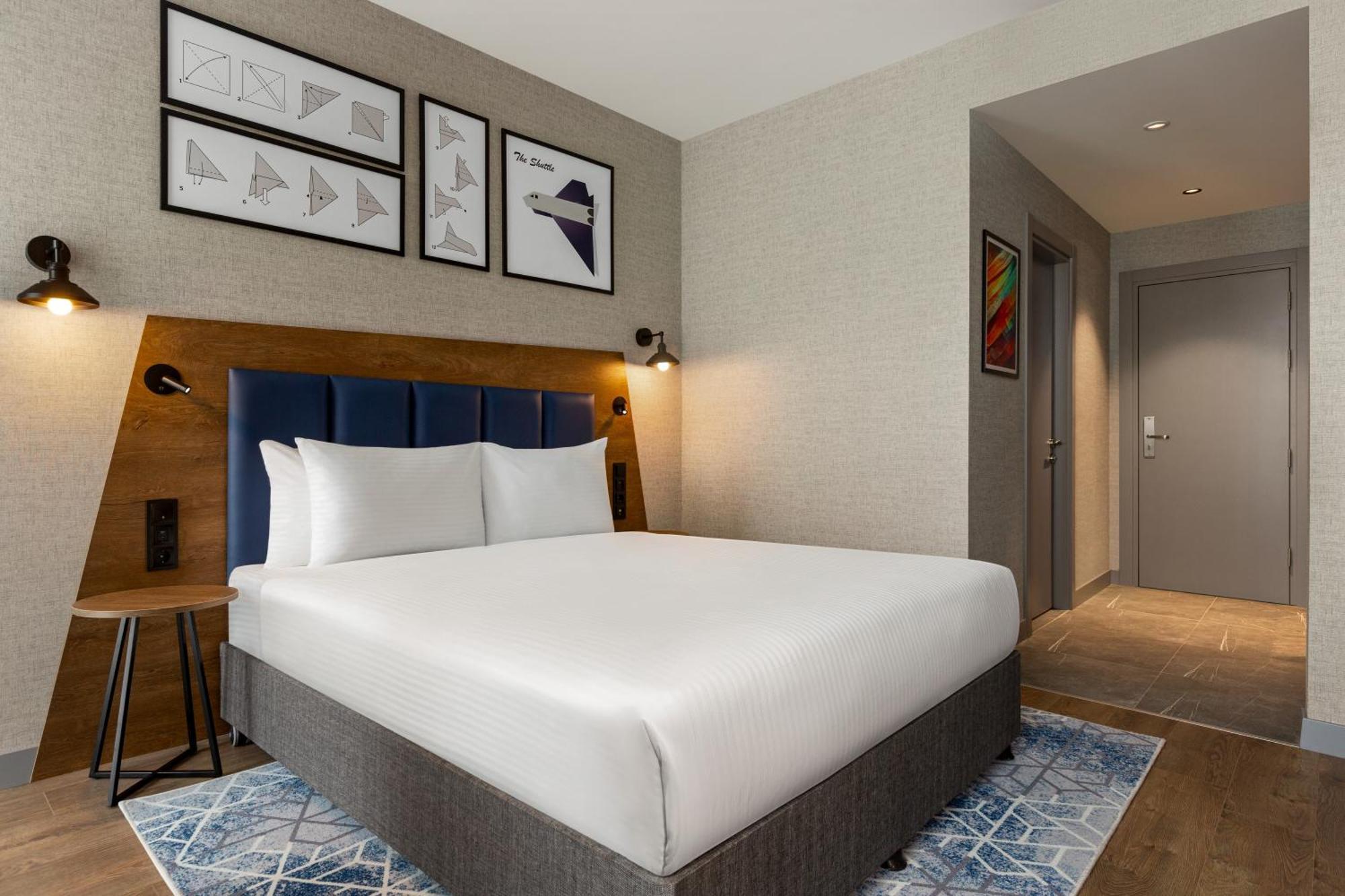 Standard Room with One French Bed,1637567623:JPEG
