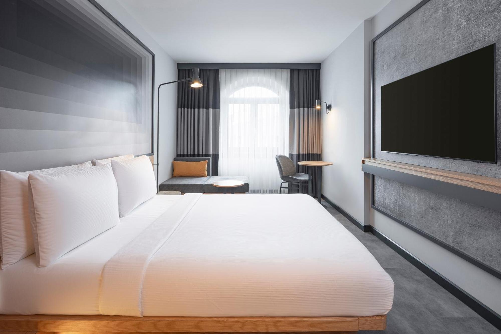 Superior Zimmer mit Queensize-Bett und Blick auf den Innenhof