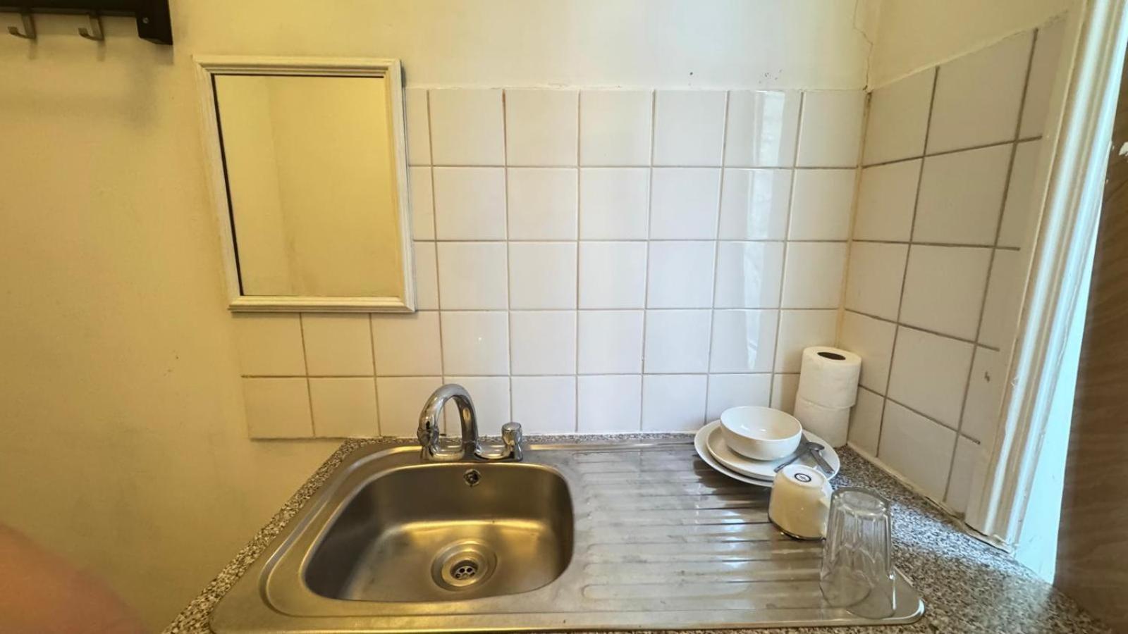 Einzelzimmer mit Gemeinschaftsbad