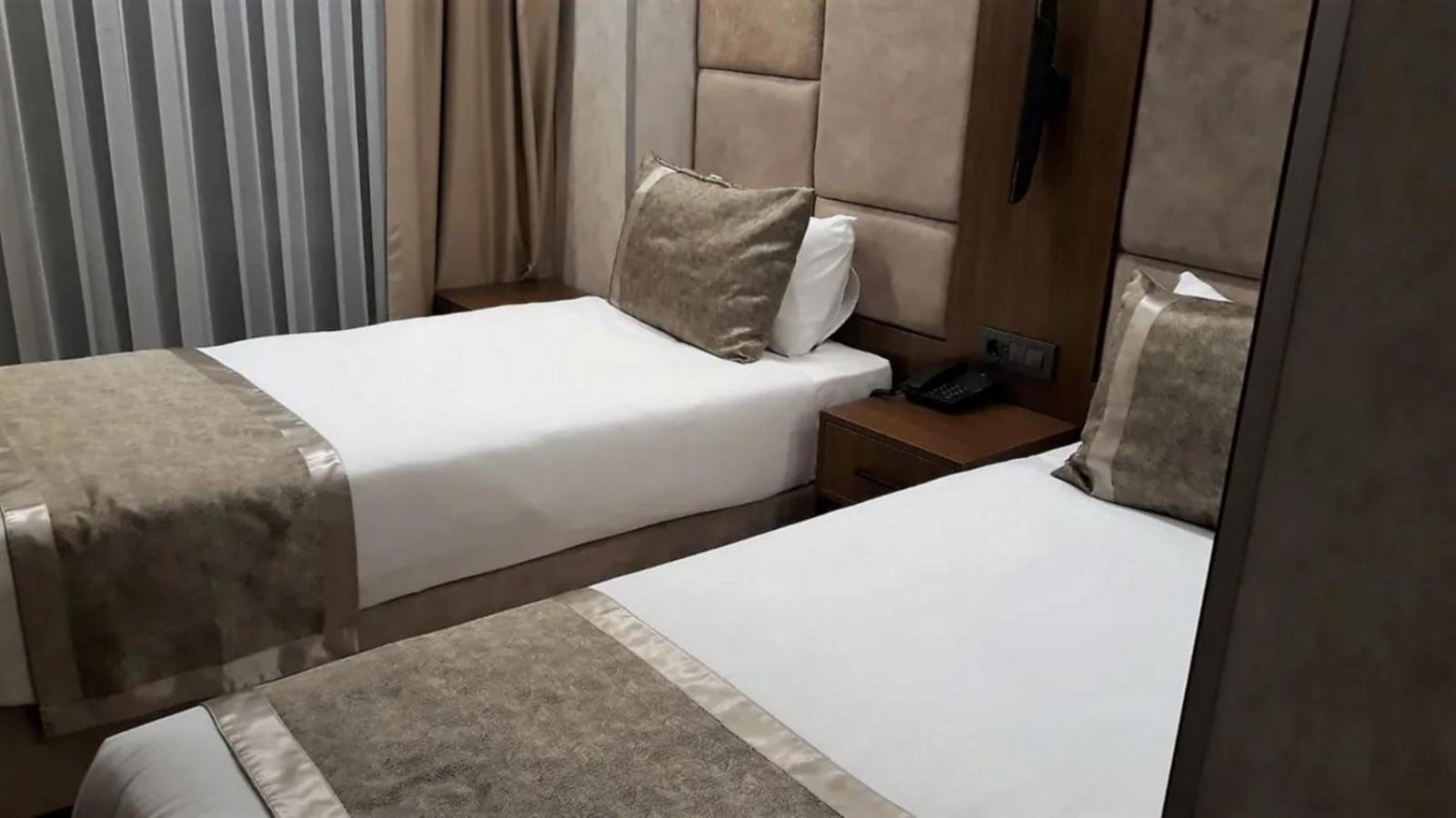 Zweibettzimmer mit Balkon
