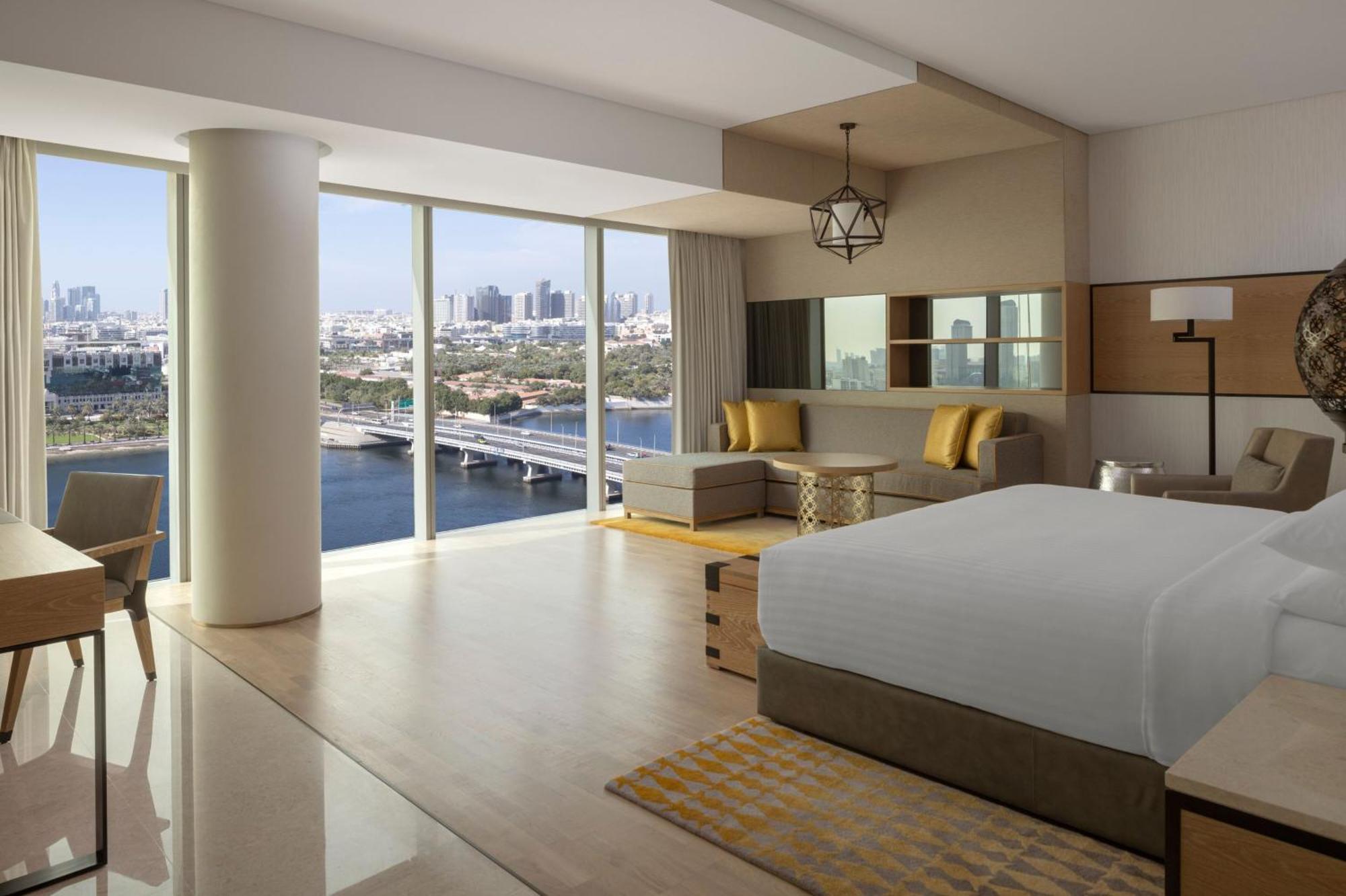 Großes Grand Deluxe Zimmer mit Kingsize-Bett – hohe Etage