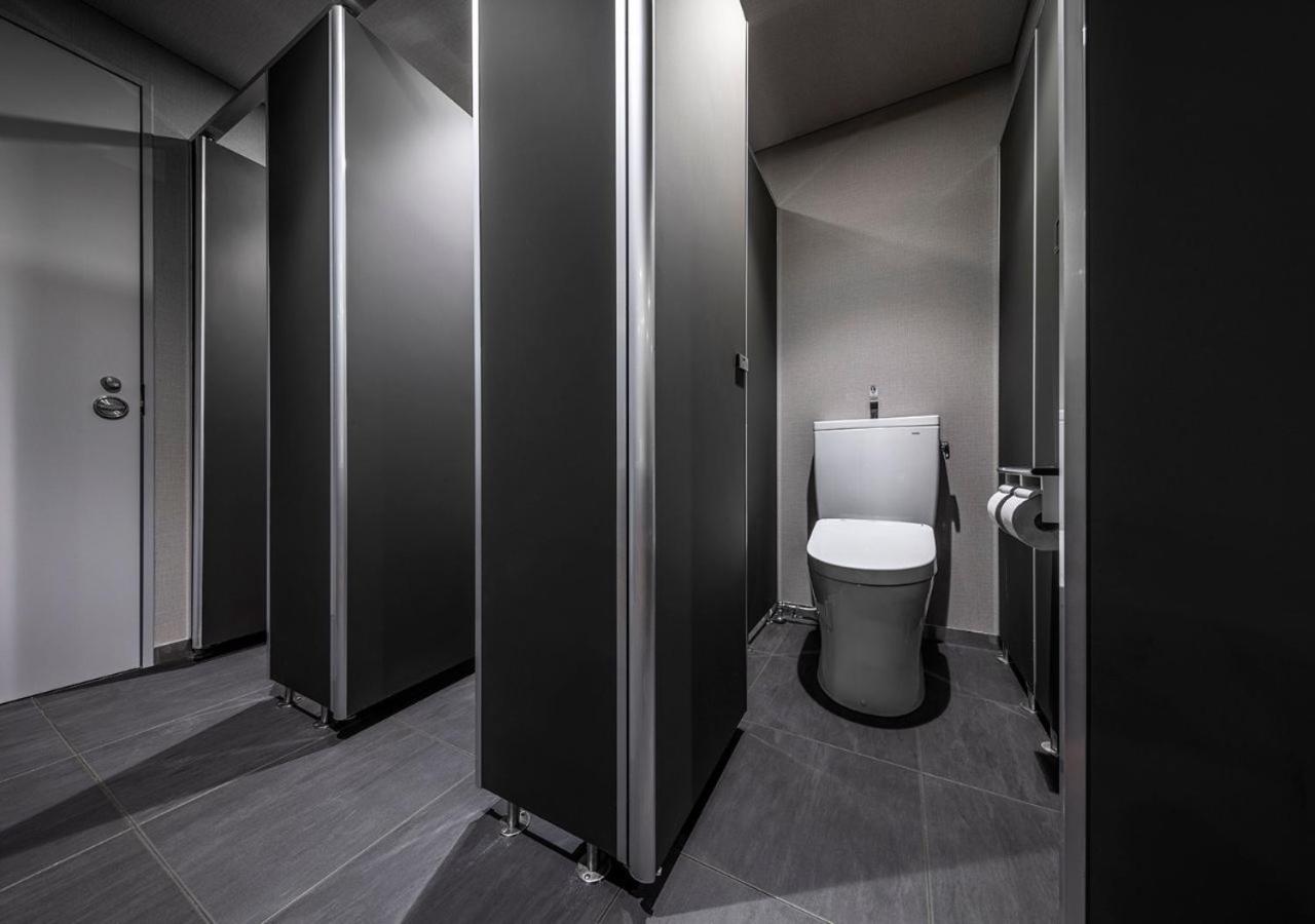 Zimmer mit Etagenbett und Gemeinschaftsbad