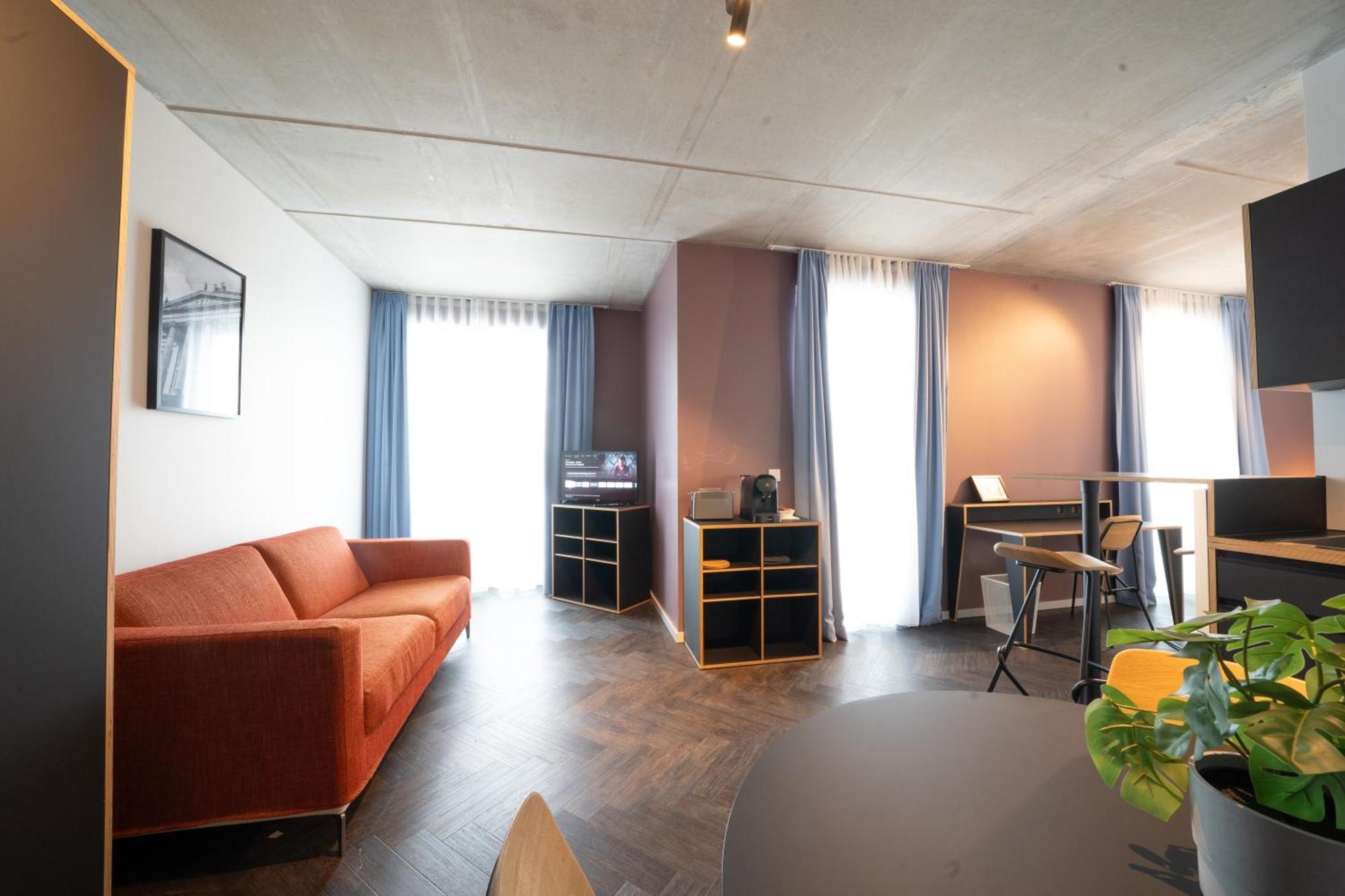 Deluxe Studio