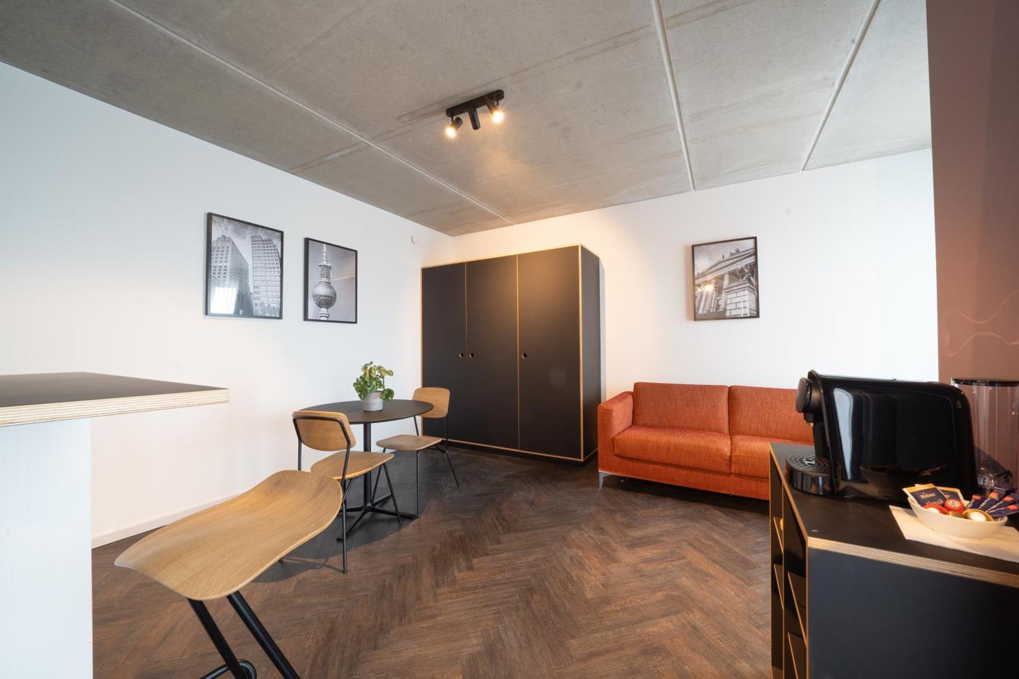 Deluxe Studio