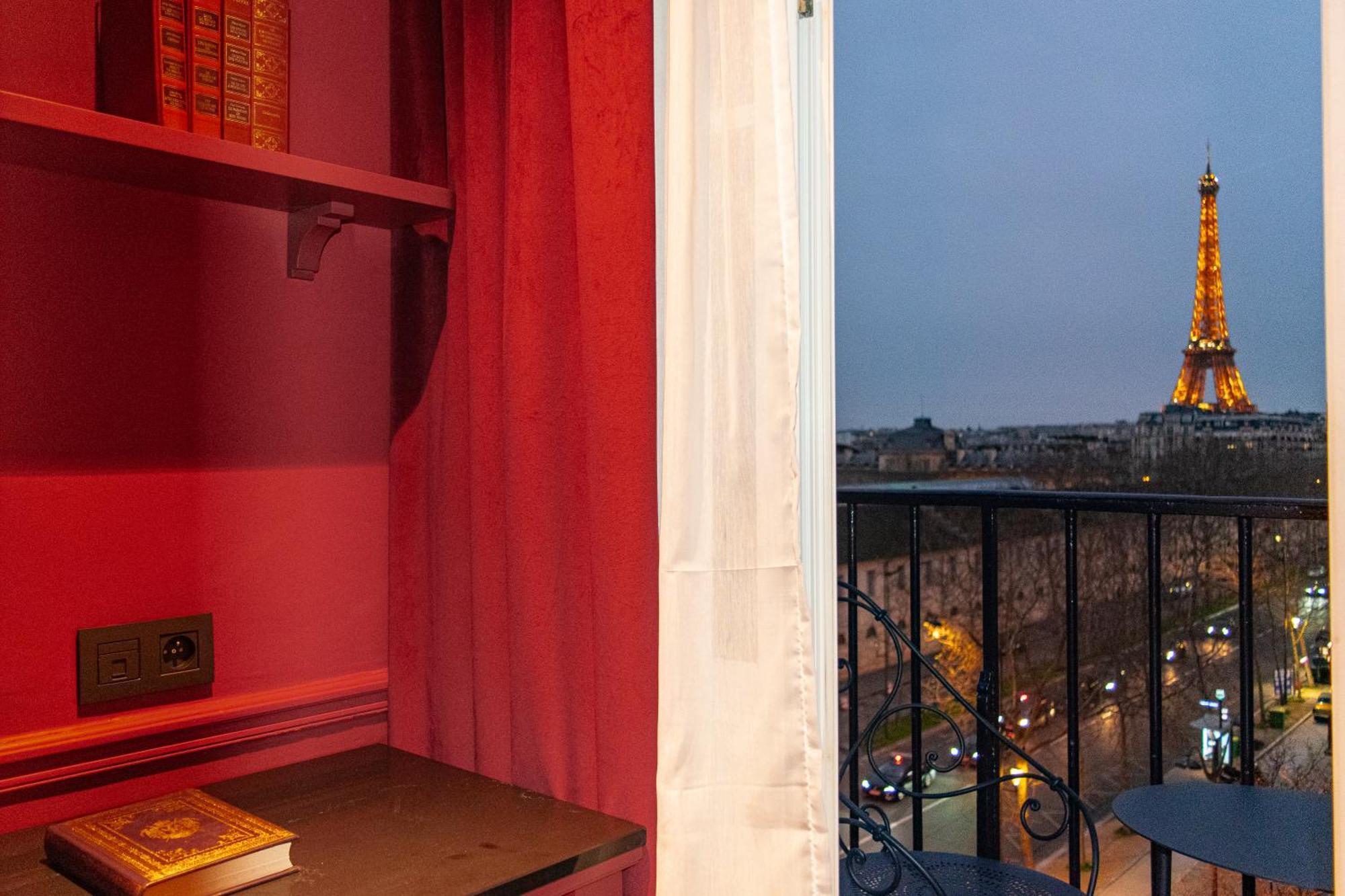 Chambre Premium – Blick auf den Eiffelturm – Zugang zum Spa-Angebot