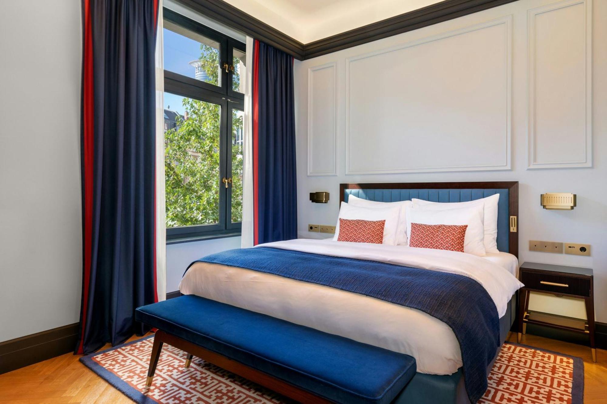 Deluxe Comfort Zimmer mit Kingsize-Bett