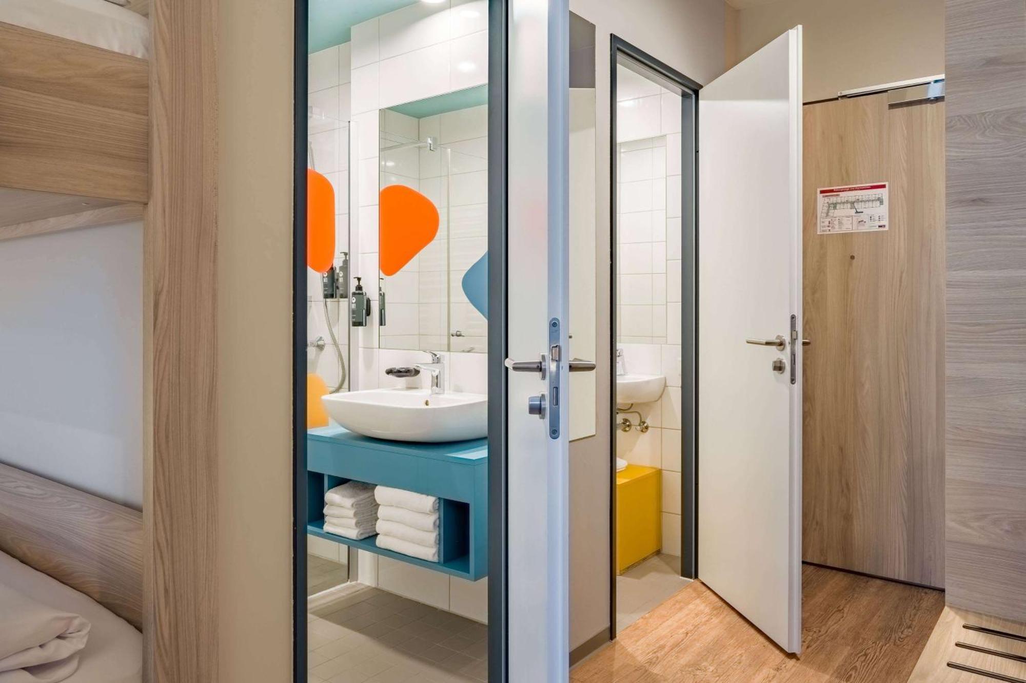 Deluxe Room with Four Single Beds,1648949094:JPEG