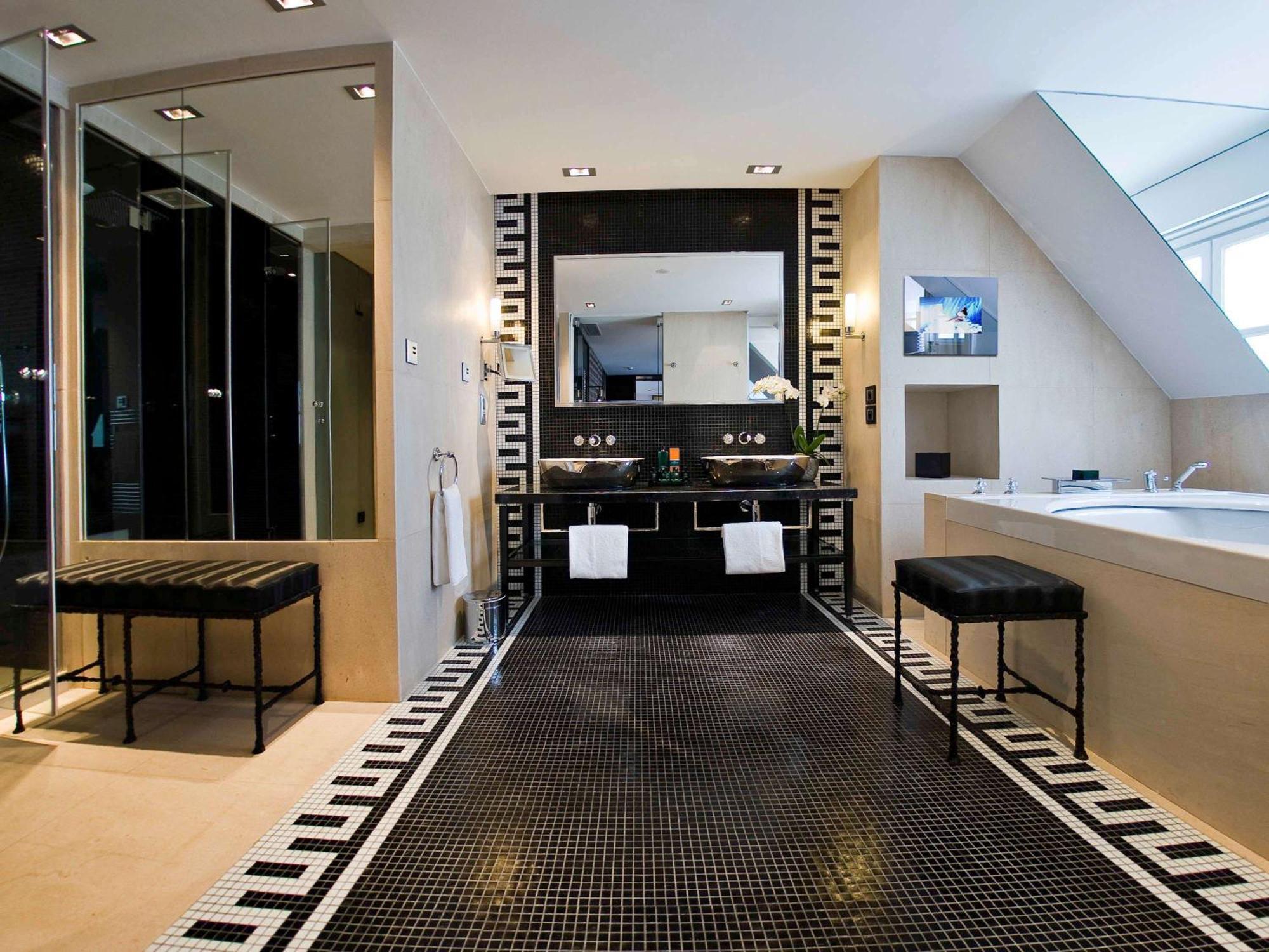 Couture Ferienwohnung mit Kingsize-Bett und Aussicht