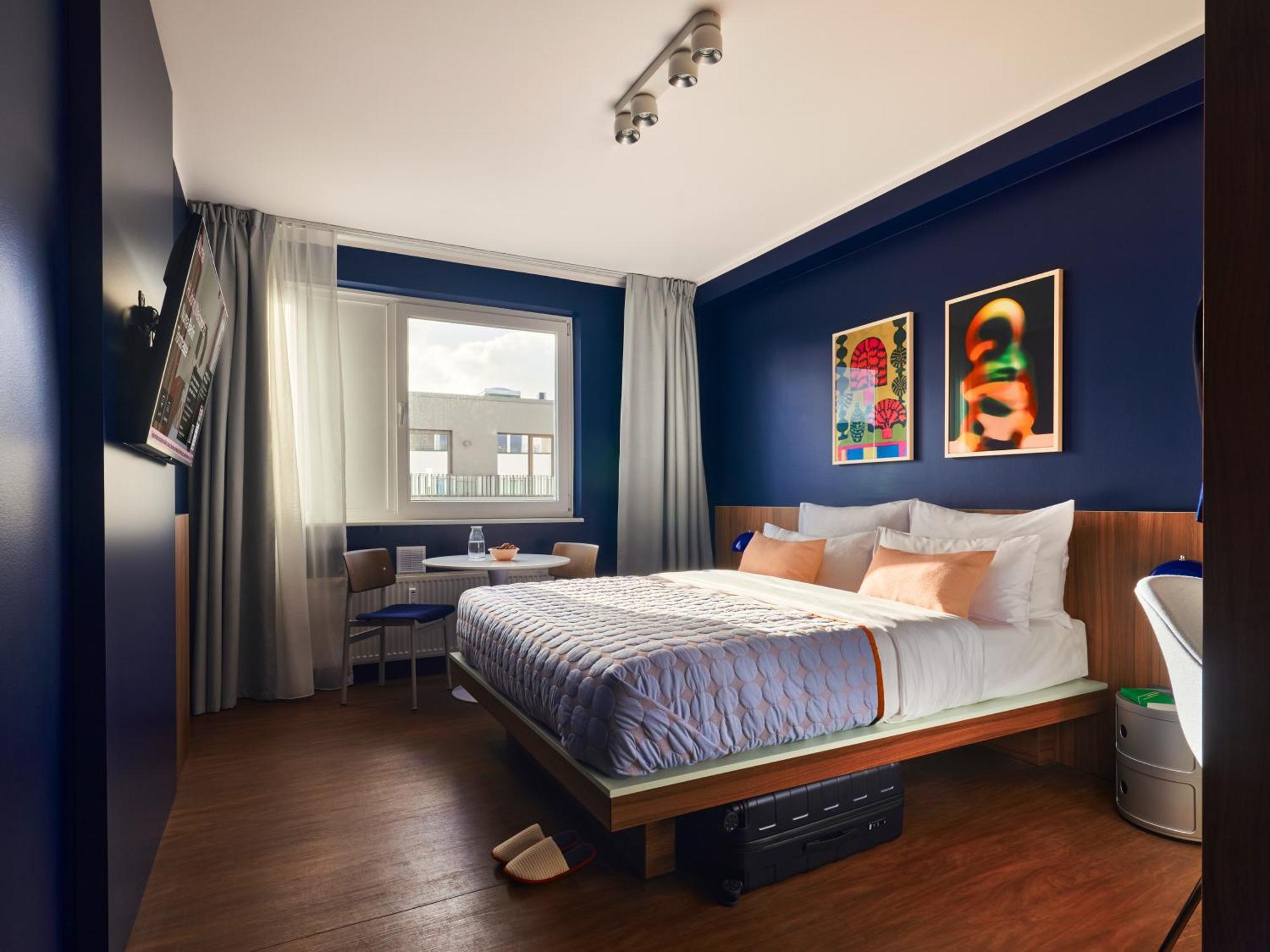 Medium Room