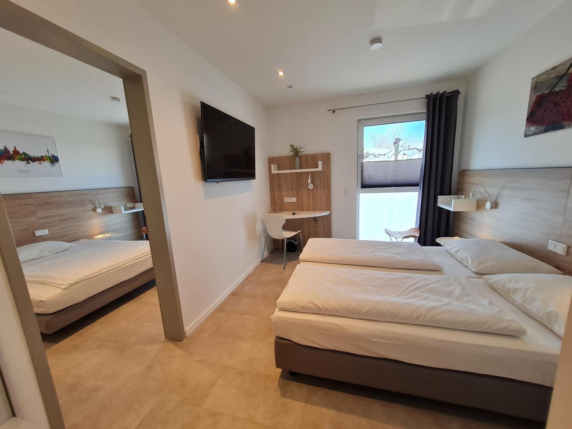 2 Doppelzimmer mit Verbindungstür