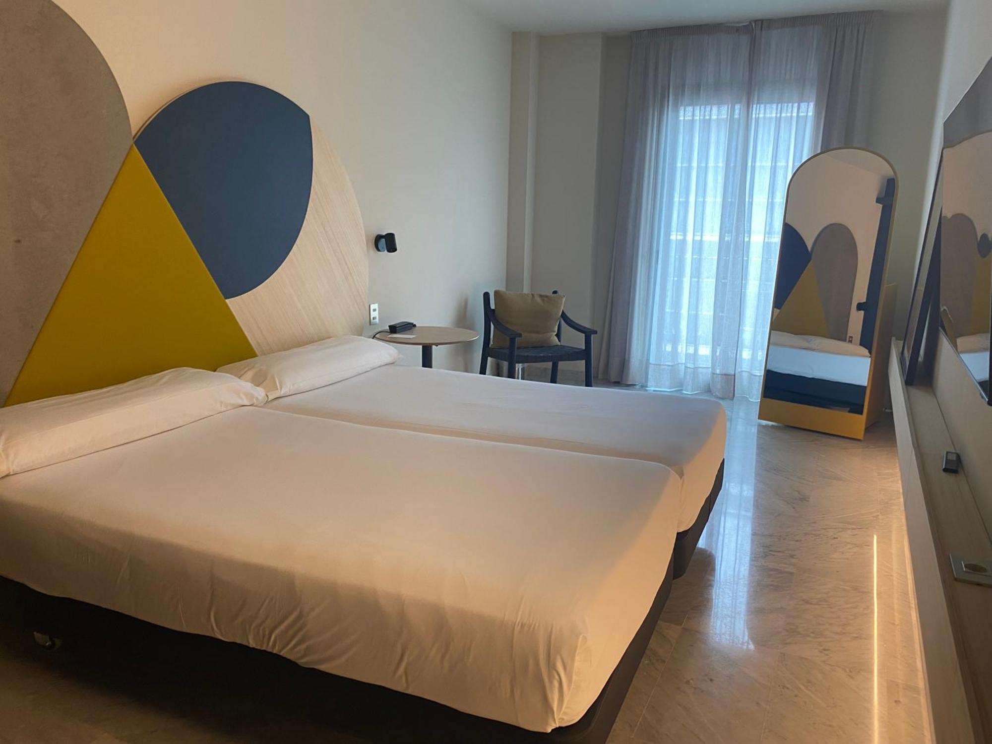 Zweibettzimmer mit Balkon (2 Erwachsene)