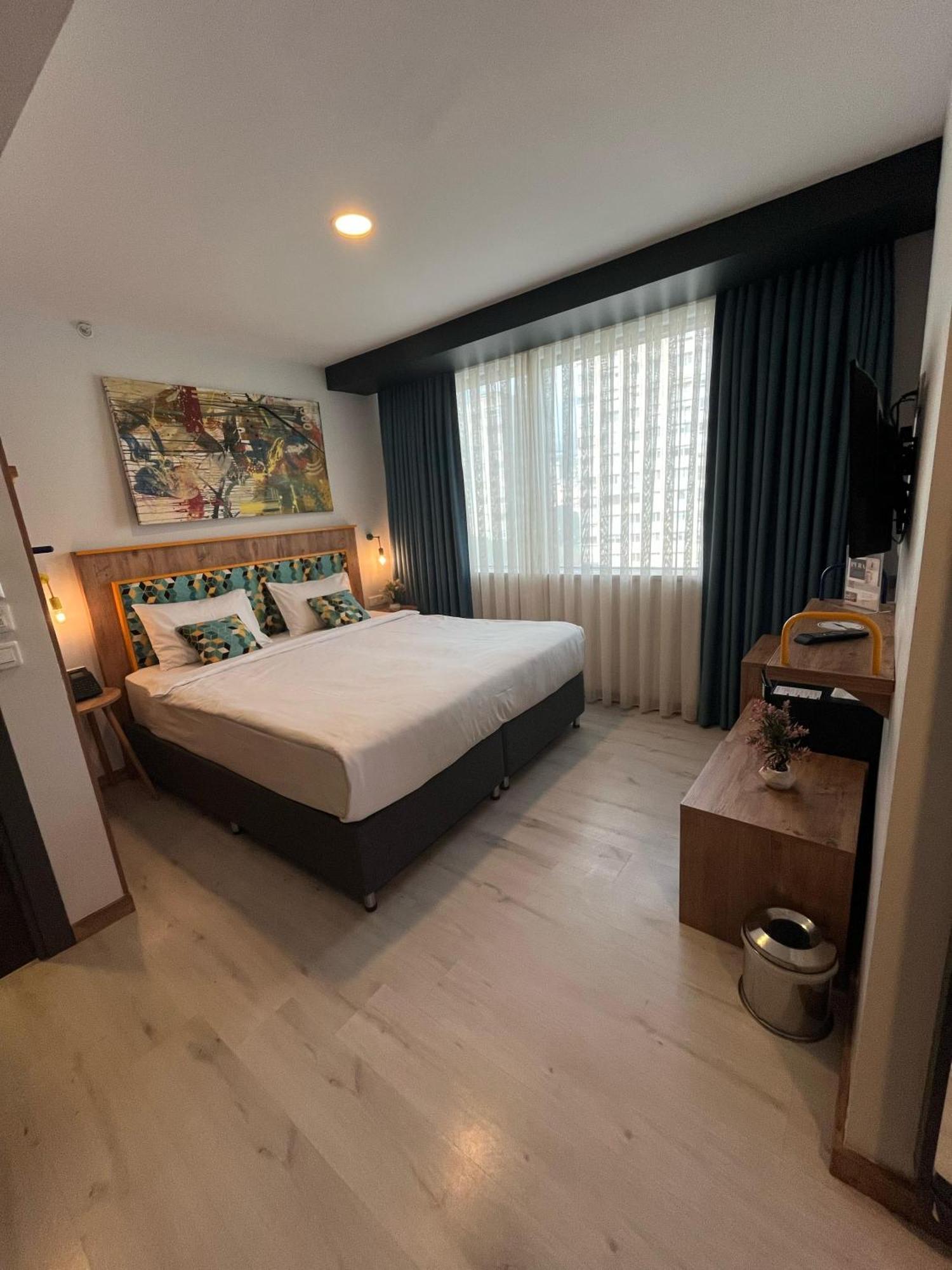 Large Double Room,1651875782:JPEG