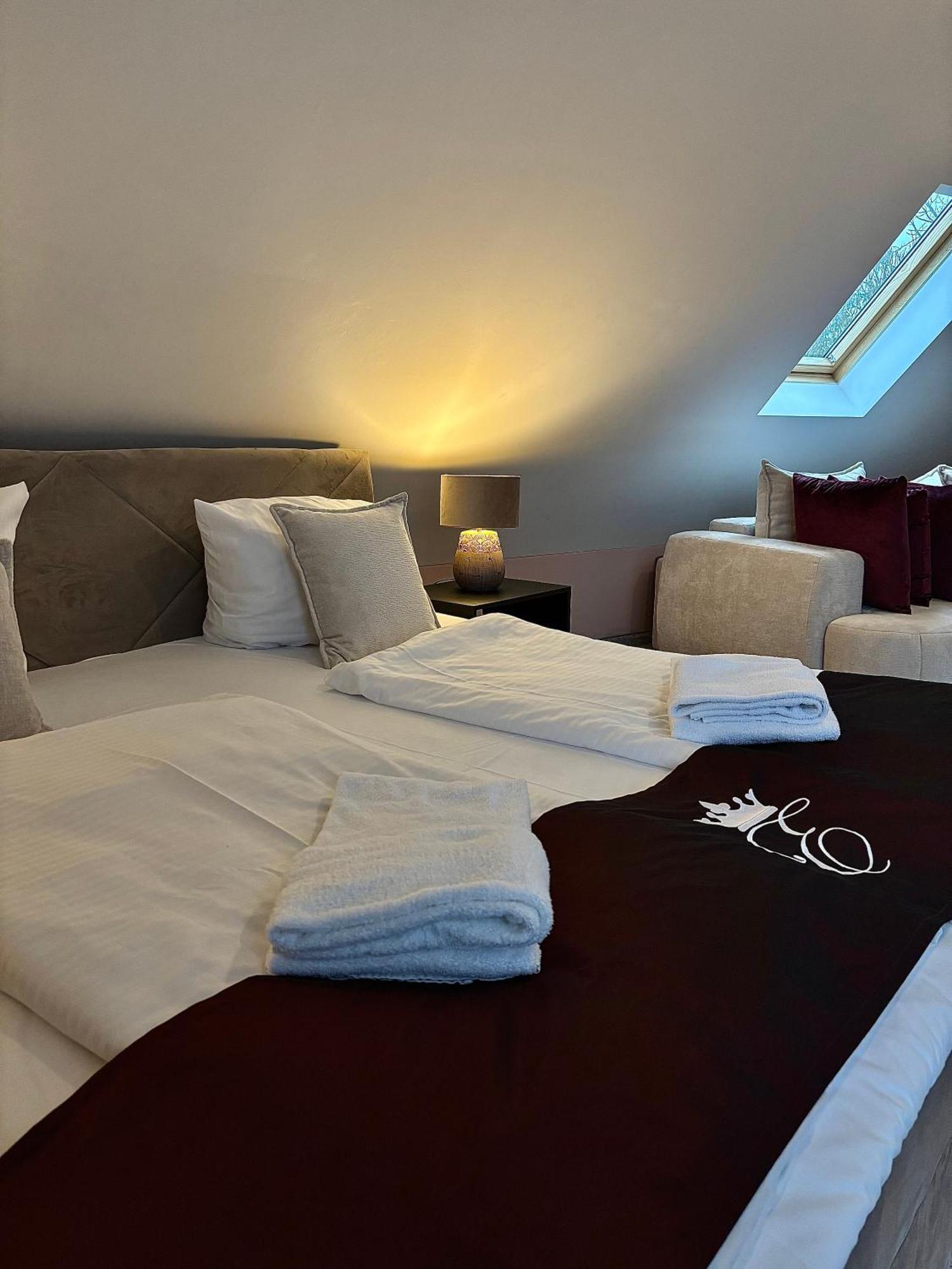 Suite mit Kingsize-Bett und Balkon