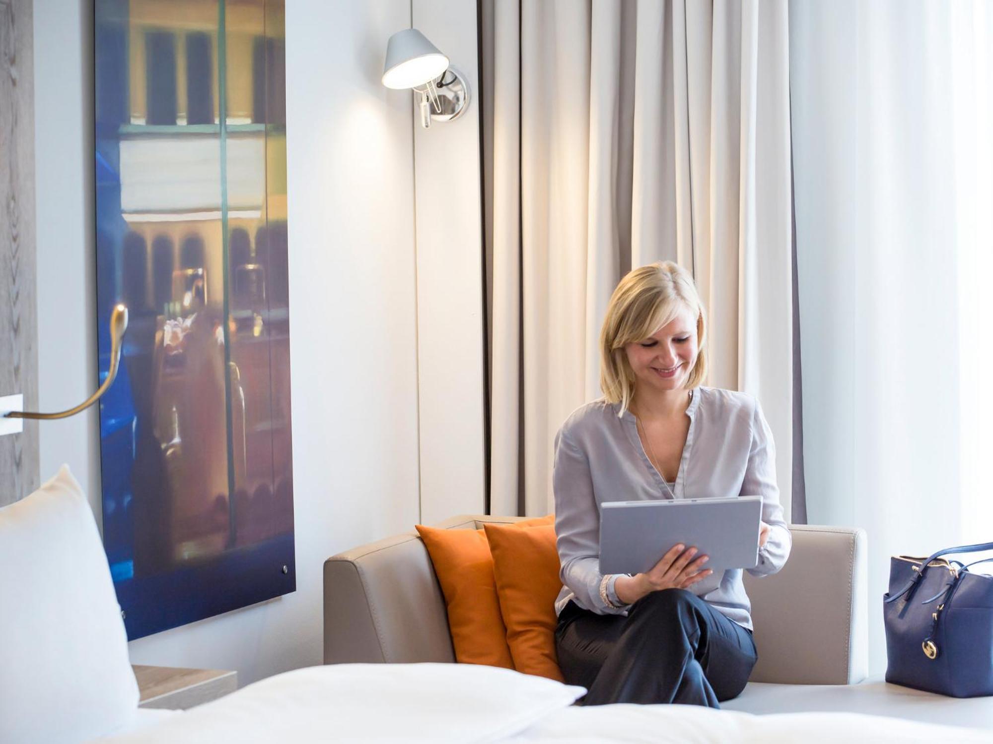 Executive Zimmer mit Kingsize-Bett und Sofa