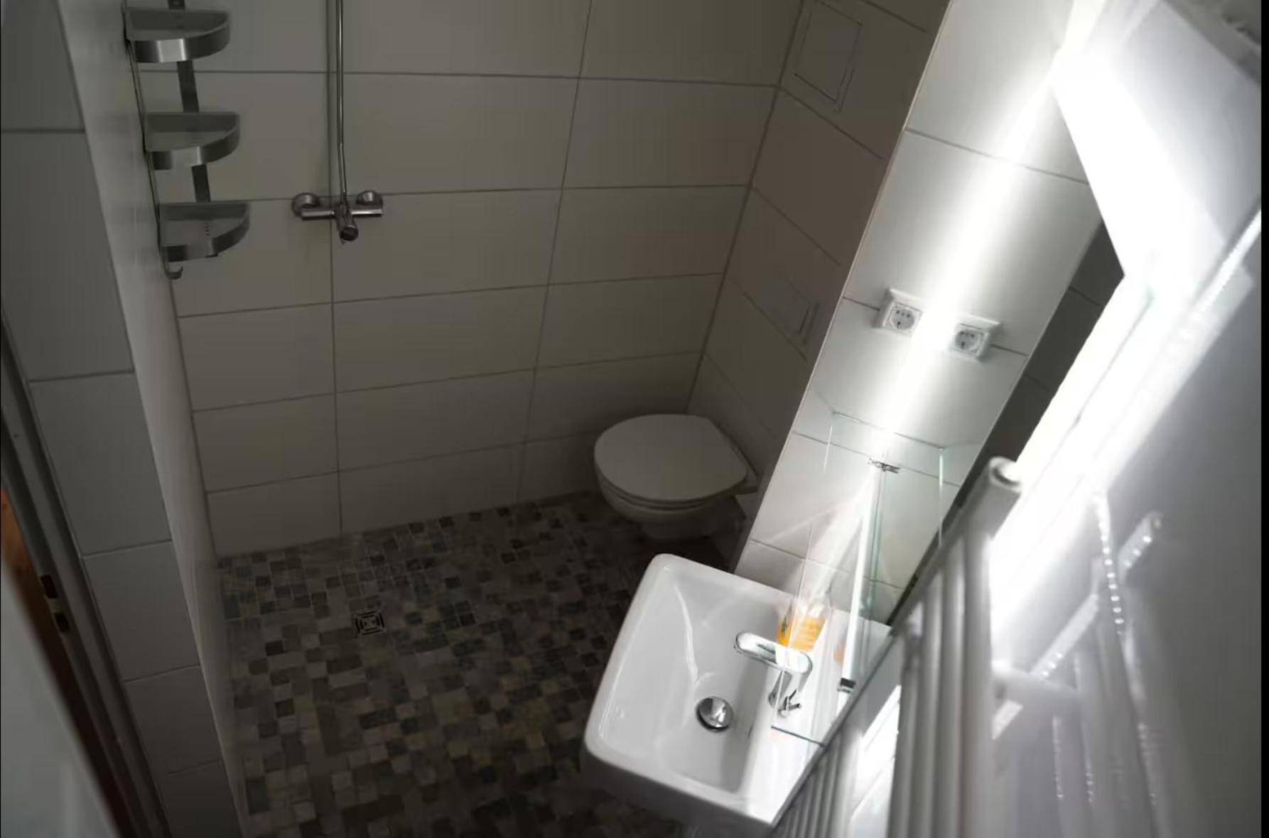 Doppelzimmer mit eigenem externen Bad