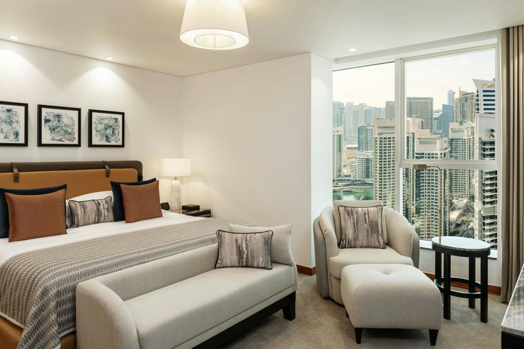 Superior Deluxe Suite mit 1 Schlafzimmer mit 1 Kingsize-Bett inklusive Flughafentransfers und kostenlosem Zugang zum Strand und Pool des Resorts