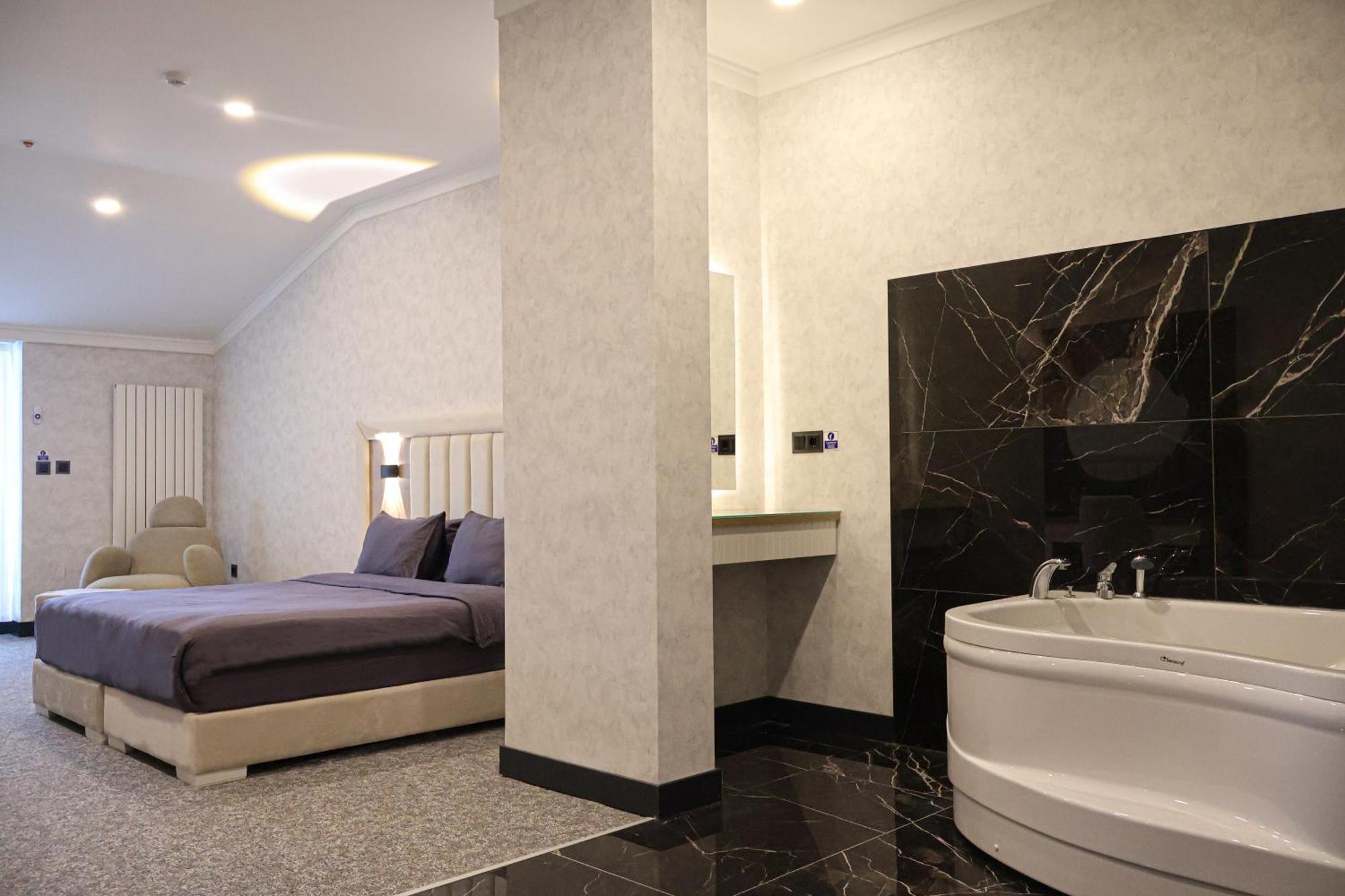 Studio mit Whirlpool