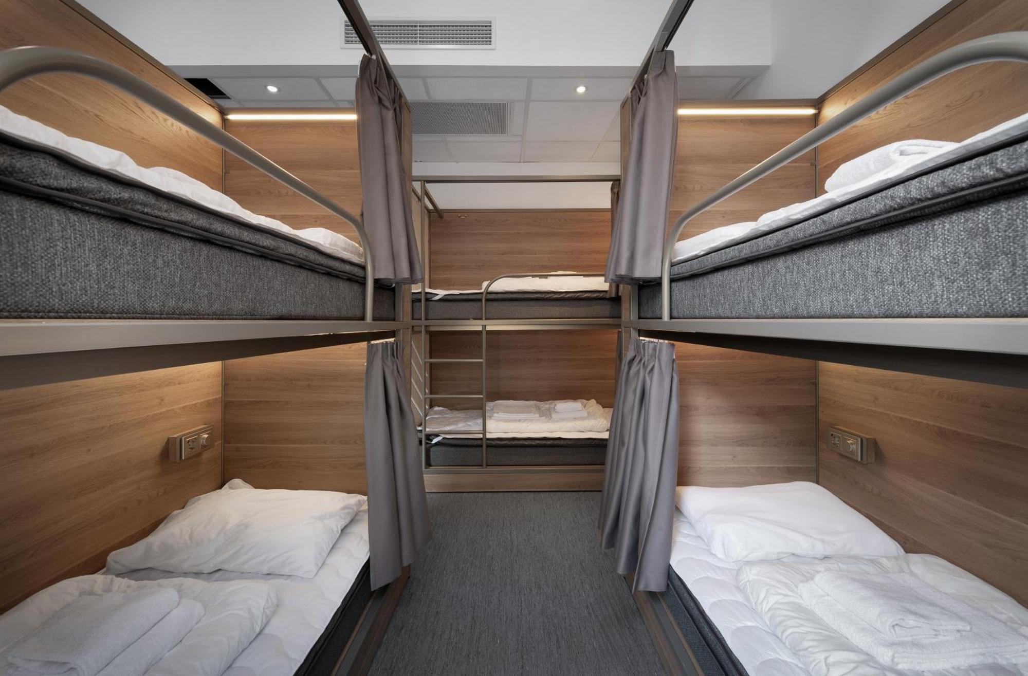 Einzelbett im gemischten 12-Bett-Schlafsaal