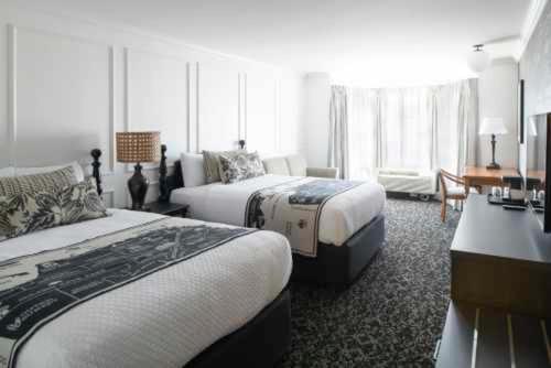 Zimmer mit 2 Queensize-Betten