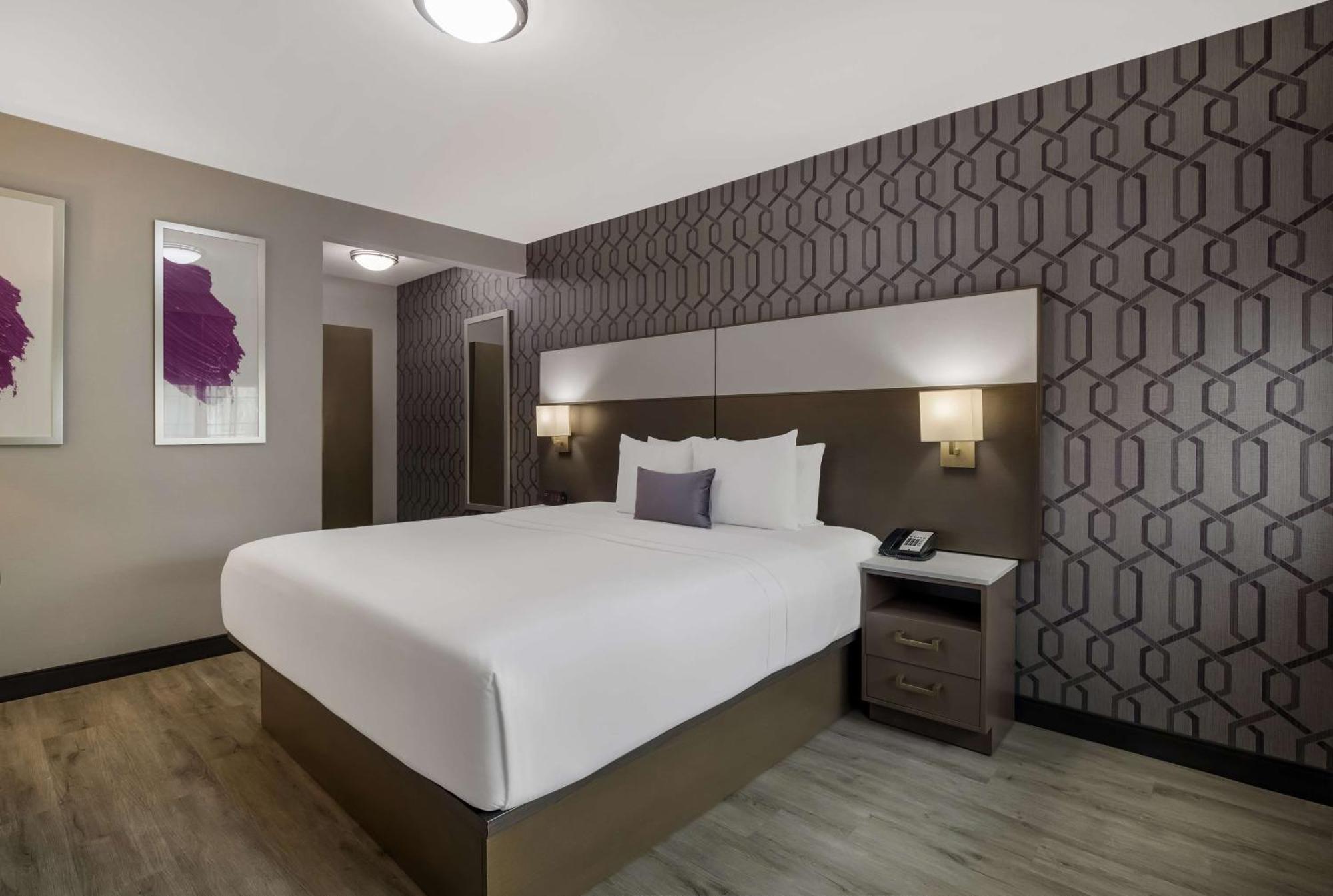 Zimmer mit Kingsize-Bett