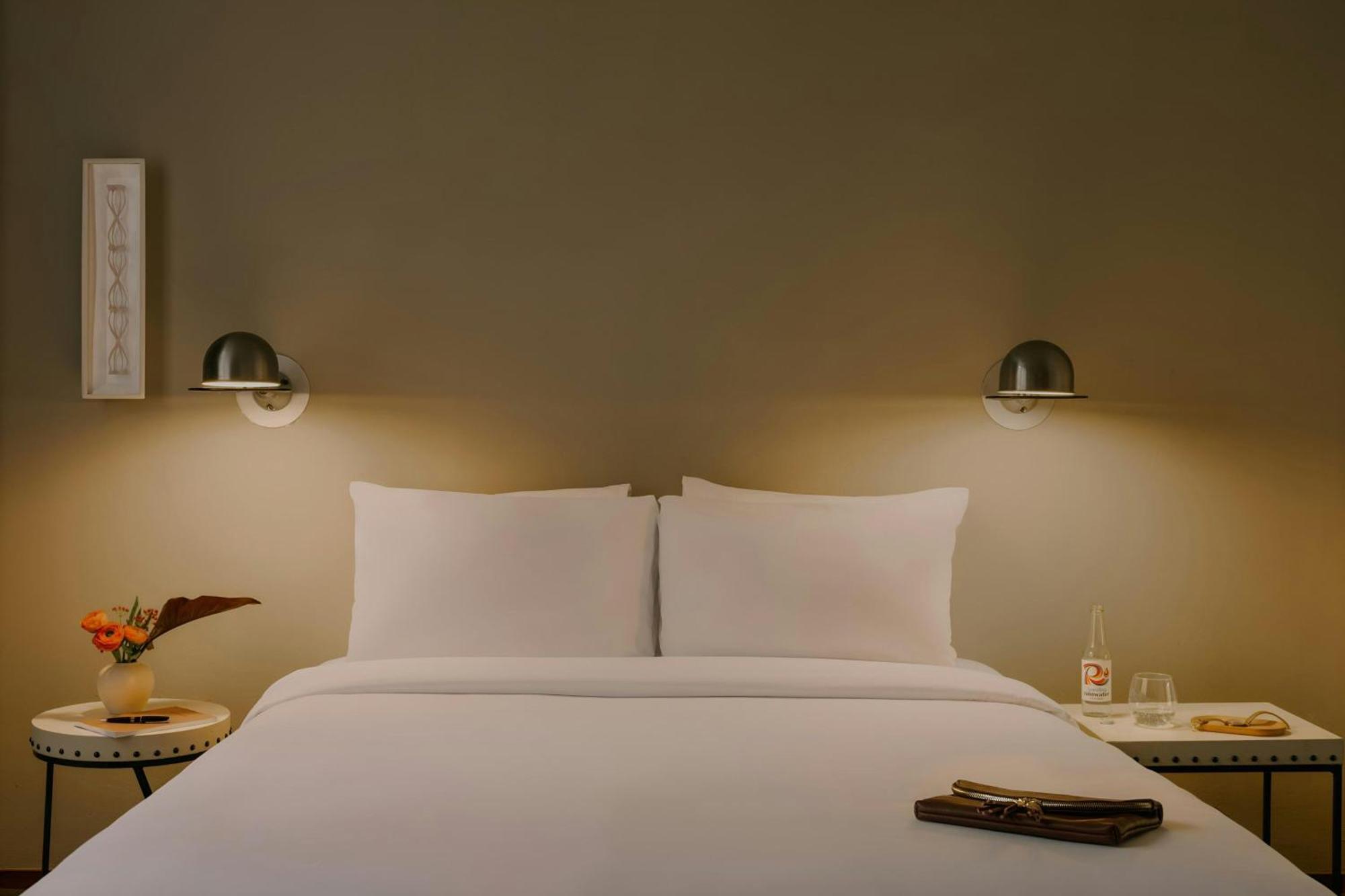 1 Queen Bed, Terrace