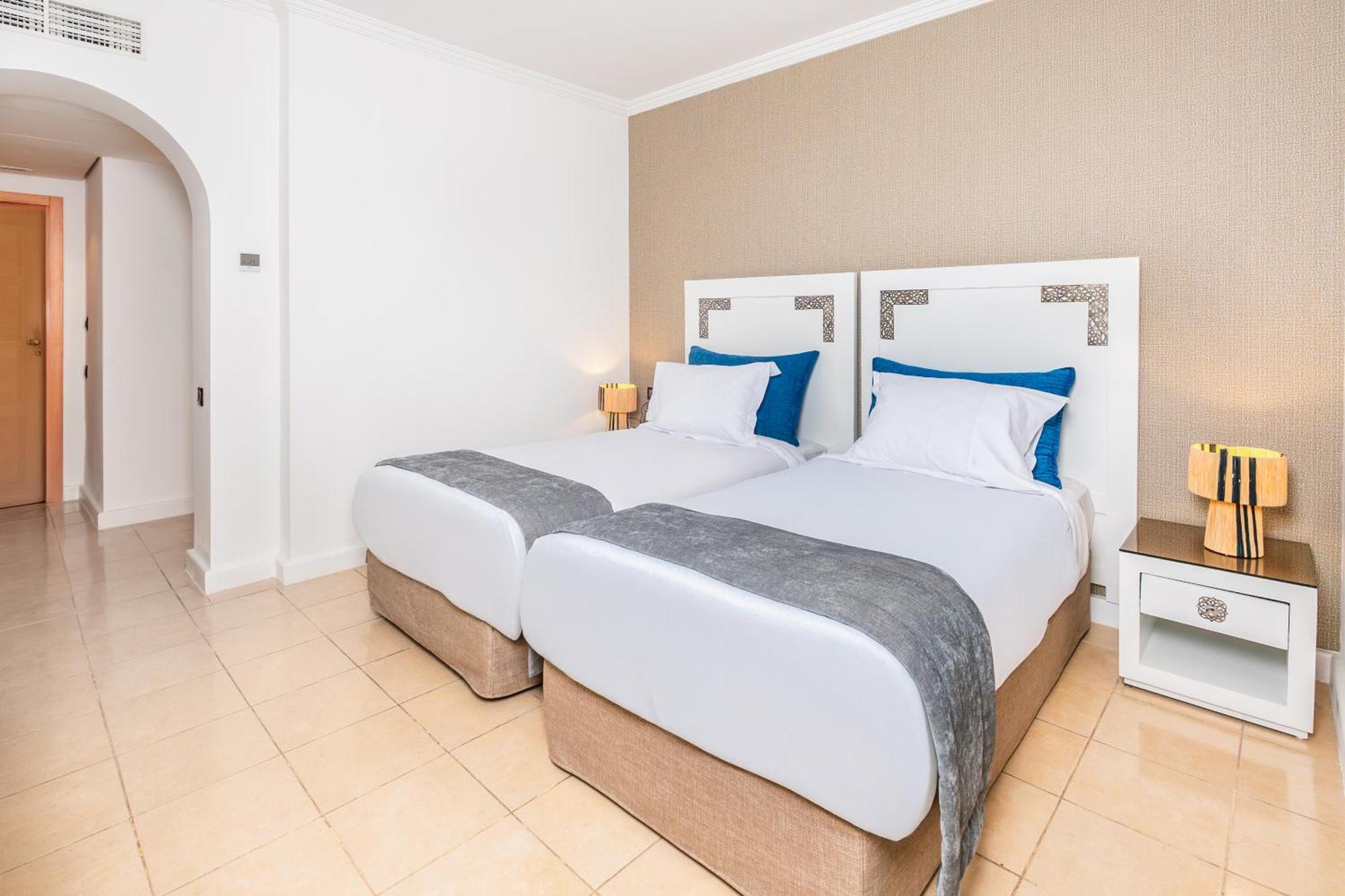 Standard Zweibettzimmer mit Poolblick