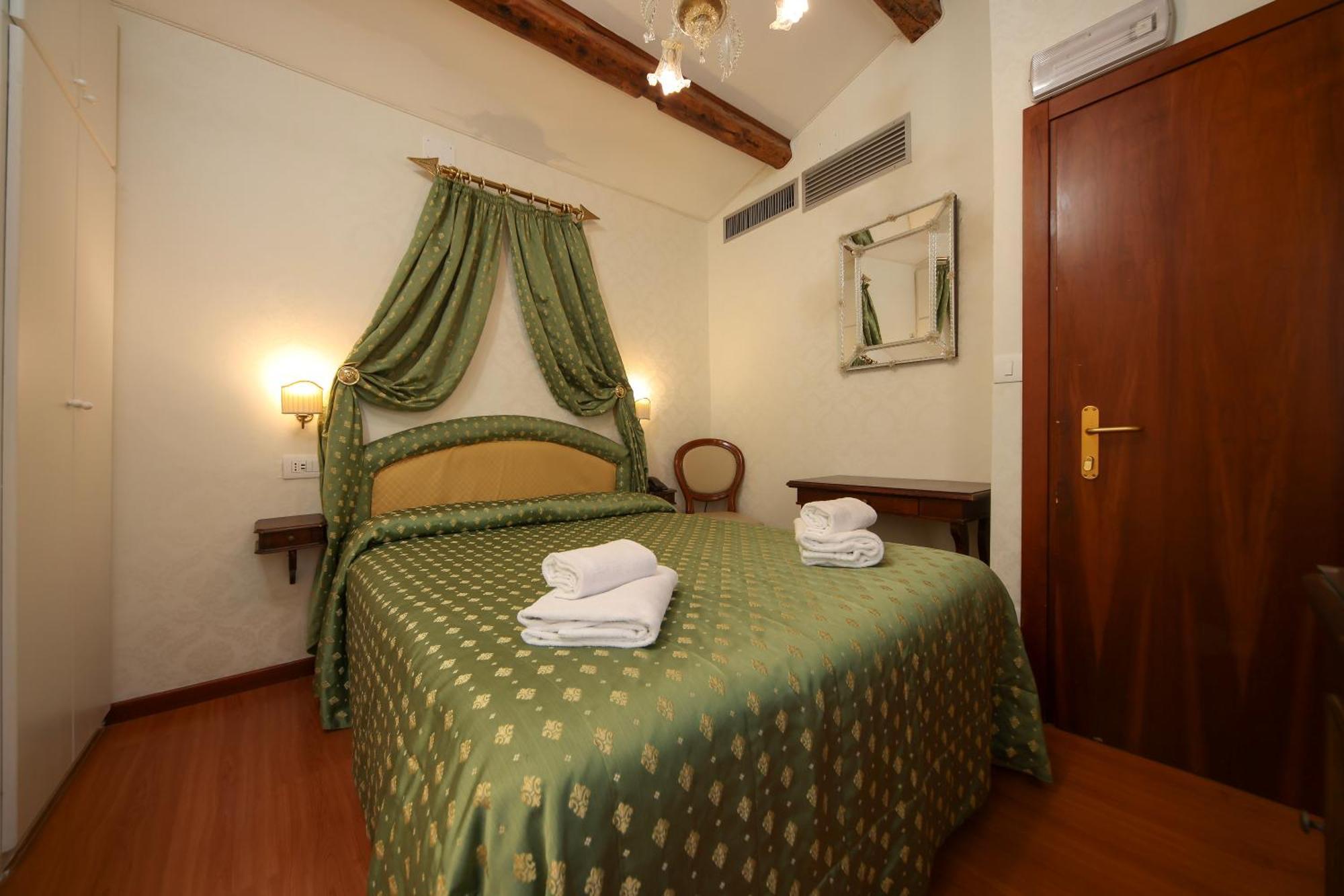 Kleines Doppelzimmer mit Terrasse