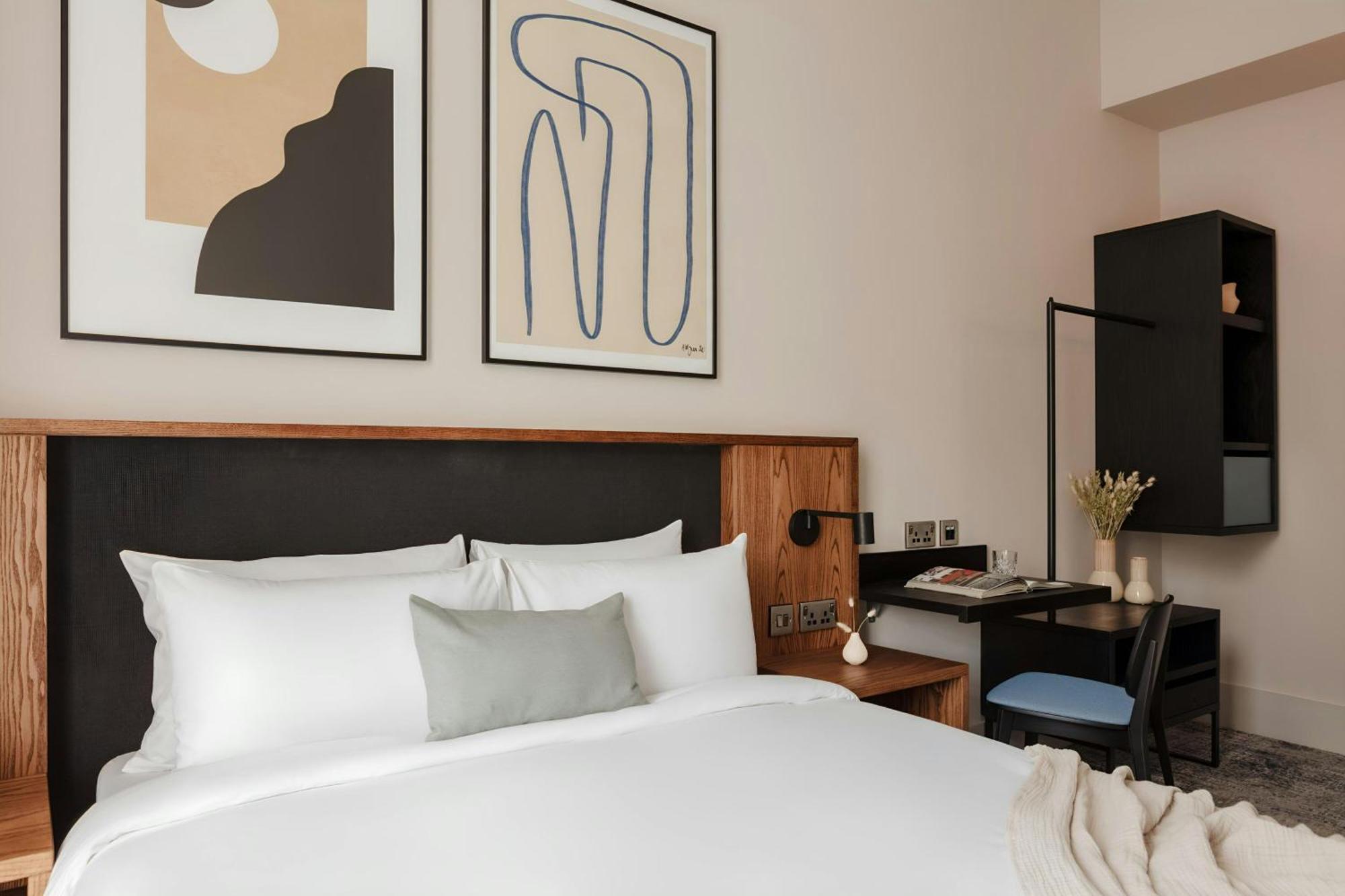 Zimmer mit Kingsize-Bett