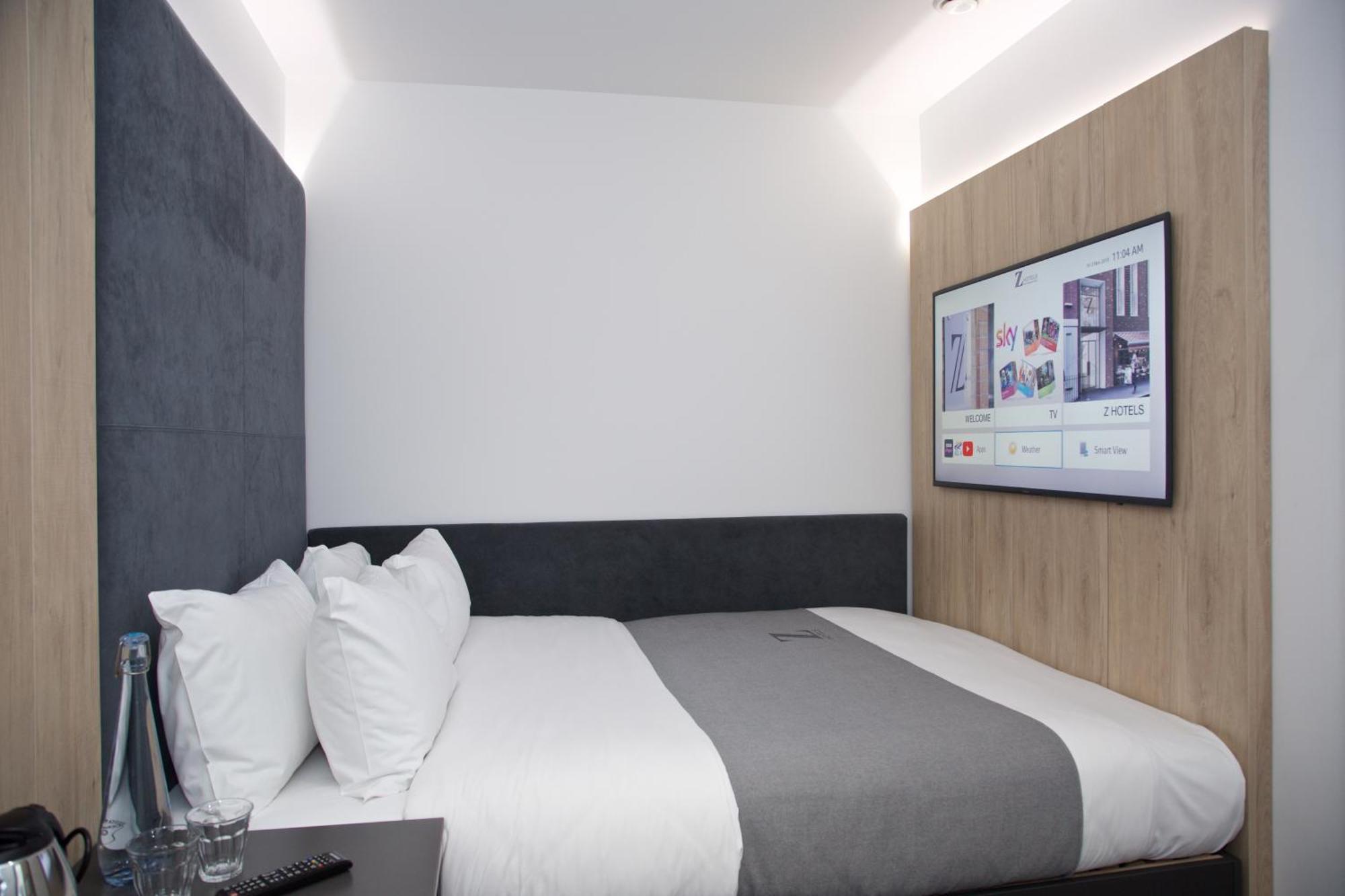 Zimmer mit Queensize-Bett, ohne Fenster