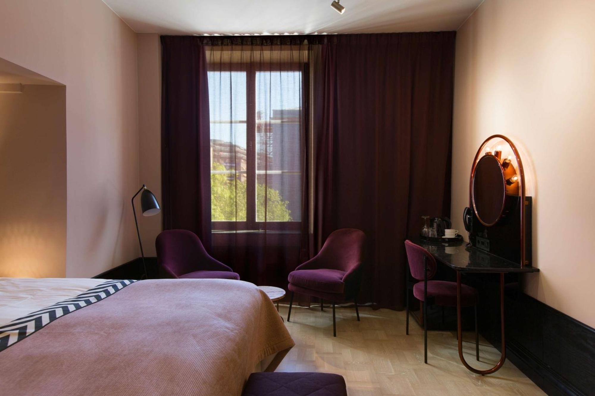 Grande Zimmer mit Kingsize-Bett und Aussicht