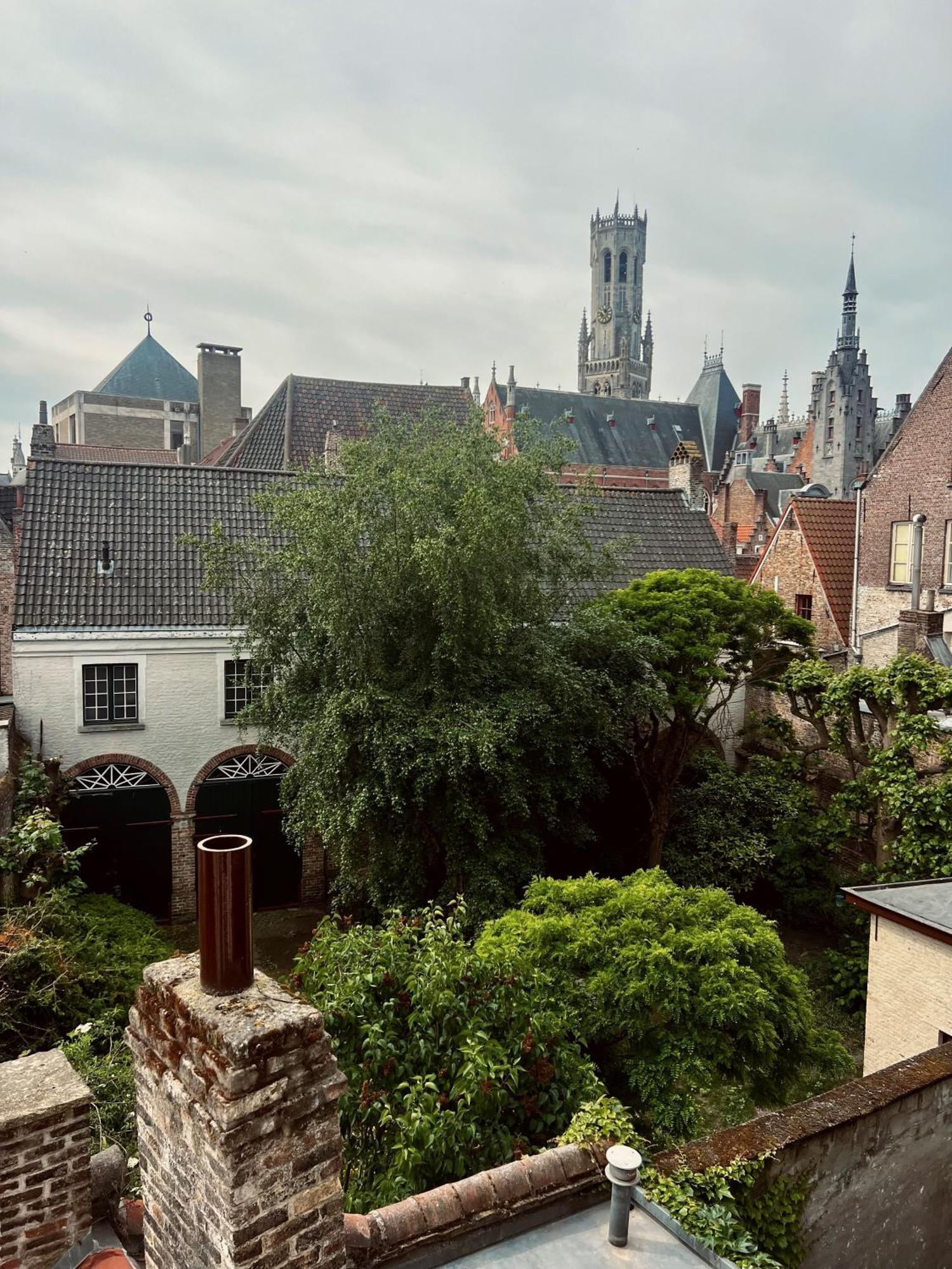 Dreibettzimmer mit Blick auf den Belfried