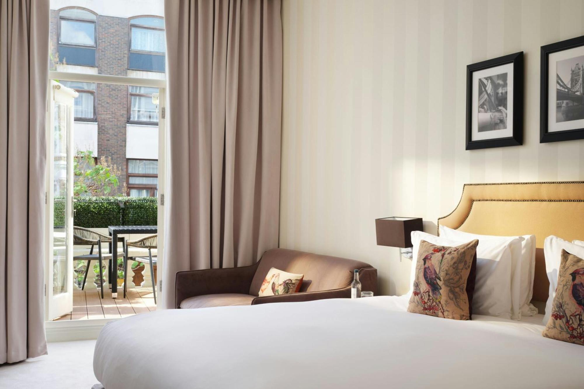 Deluxe Zimmer mit Kingsize-Bett und Balkon