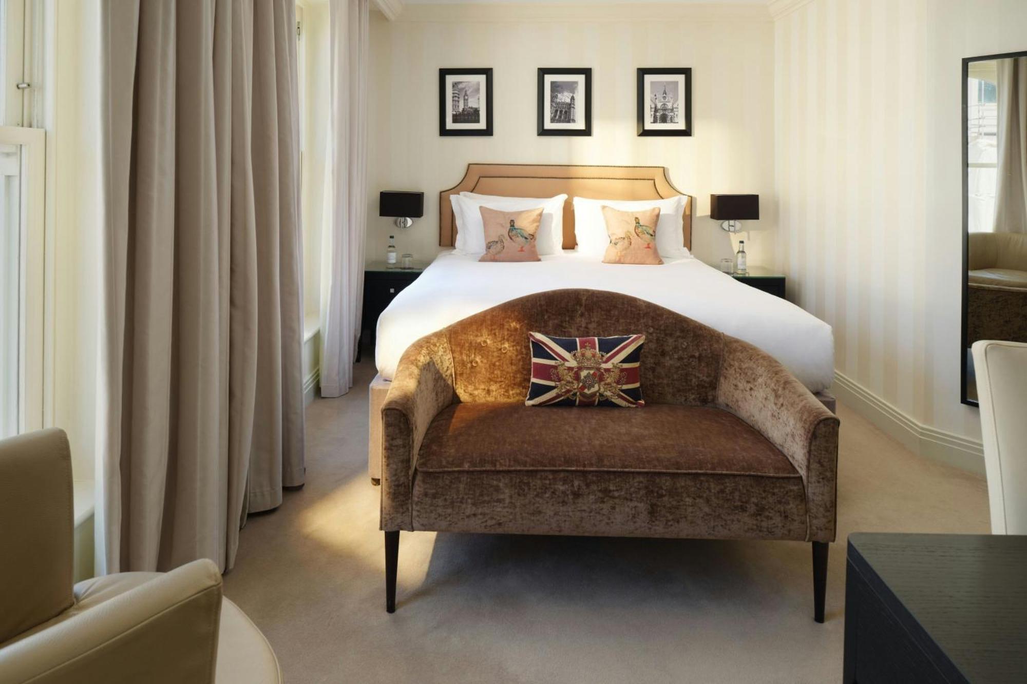 Deluxe Double, Guest room, 1 King,1679592798:JPEG