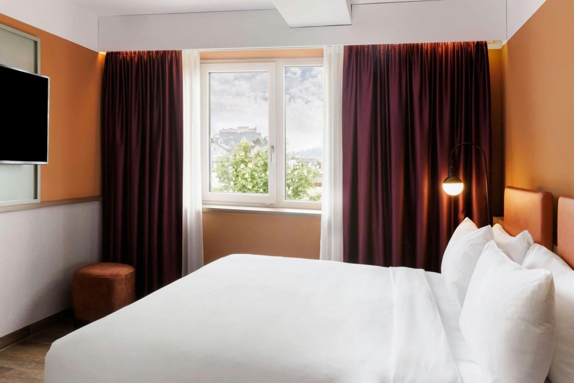 Deluxe Zimmer mit Kingsize-Bett