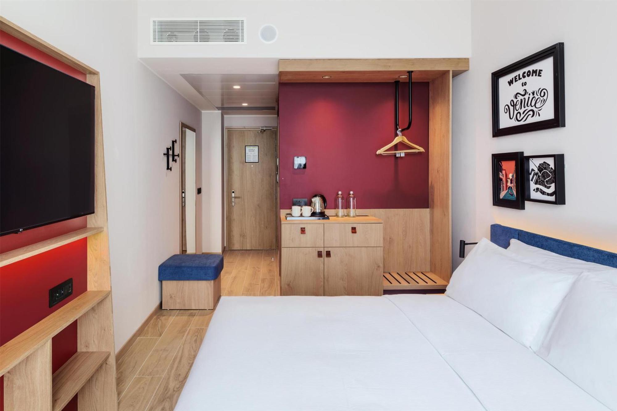 Zimmer mit Kingsize-Bett