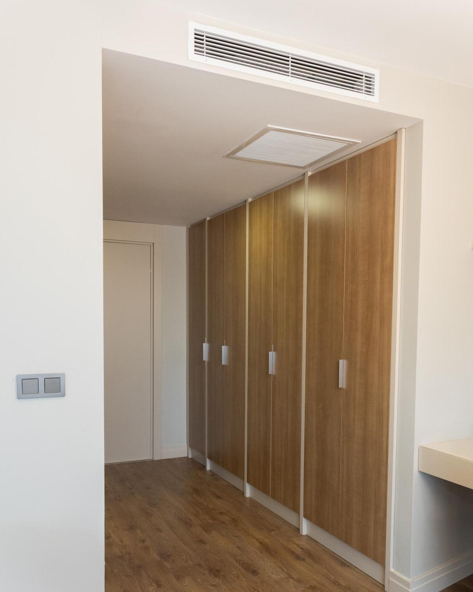 Dreibettzimmer mit Gartenblick