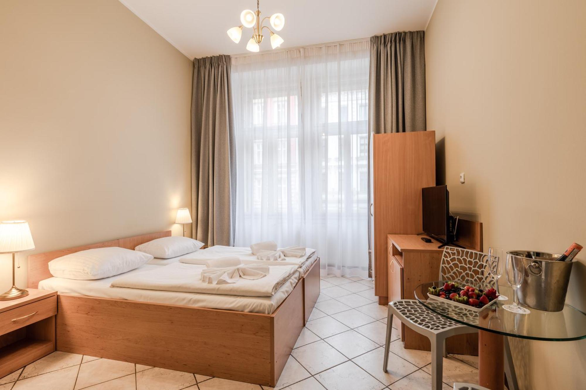 Doppel-/Zweibettzimmer mit eigenem Bad