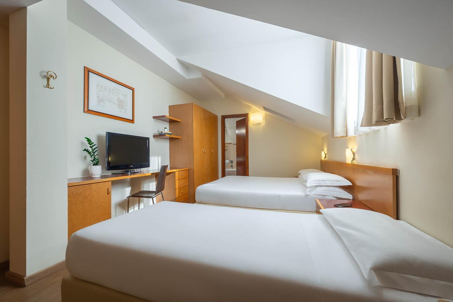 Familienzimmer mit Doppelbett