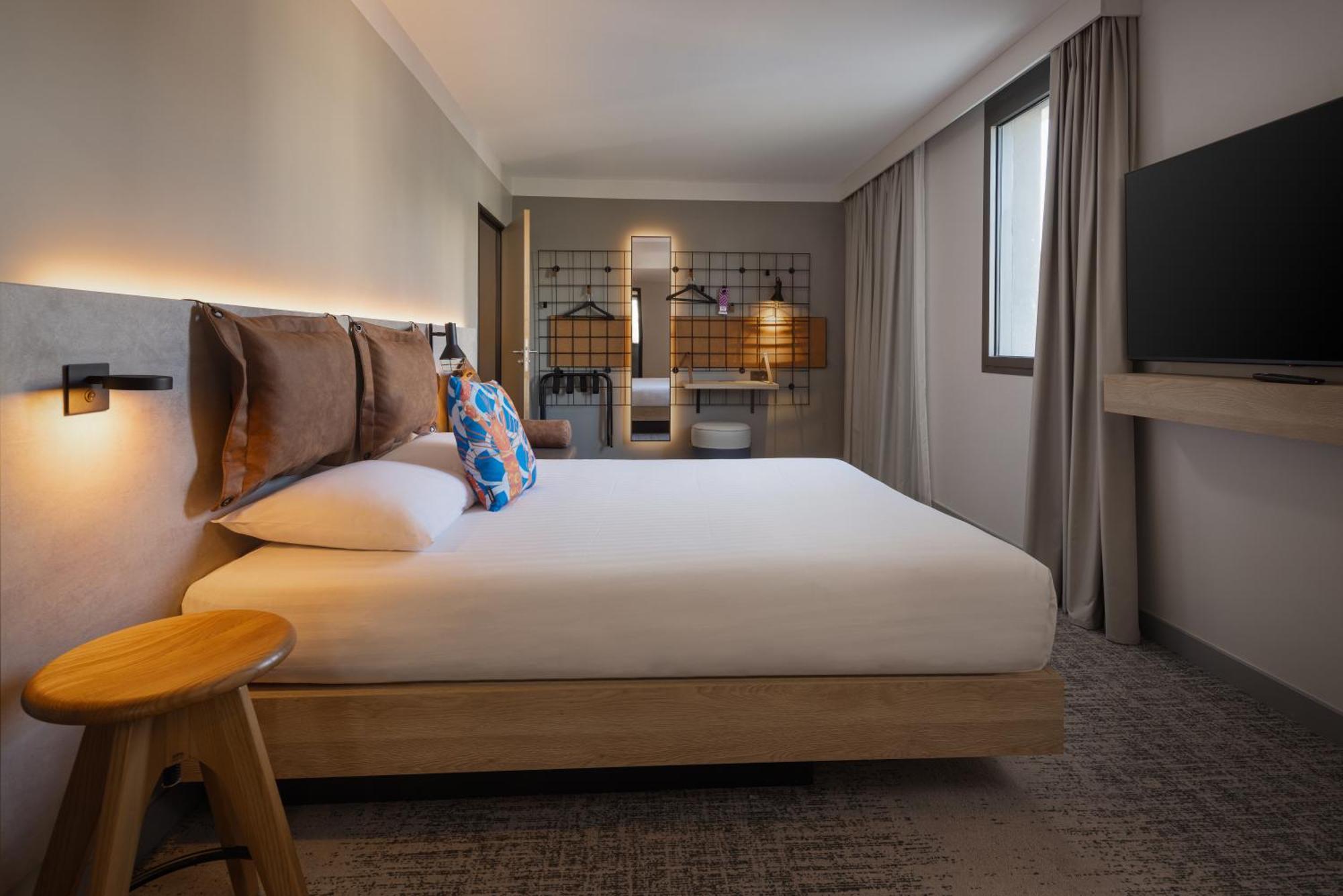 Moxy Zimmer mit Queensize-Bett
