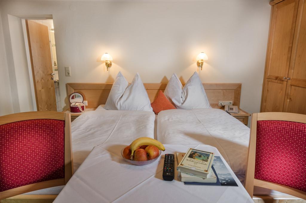 Doppelzimmer mit Balkon