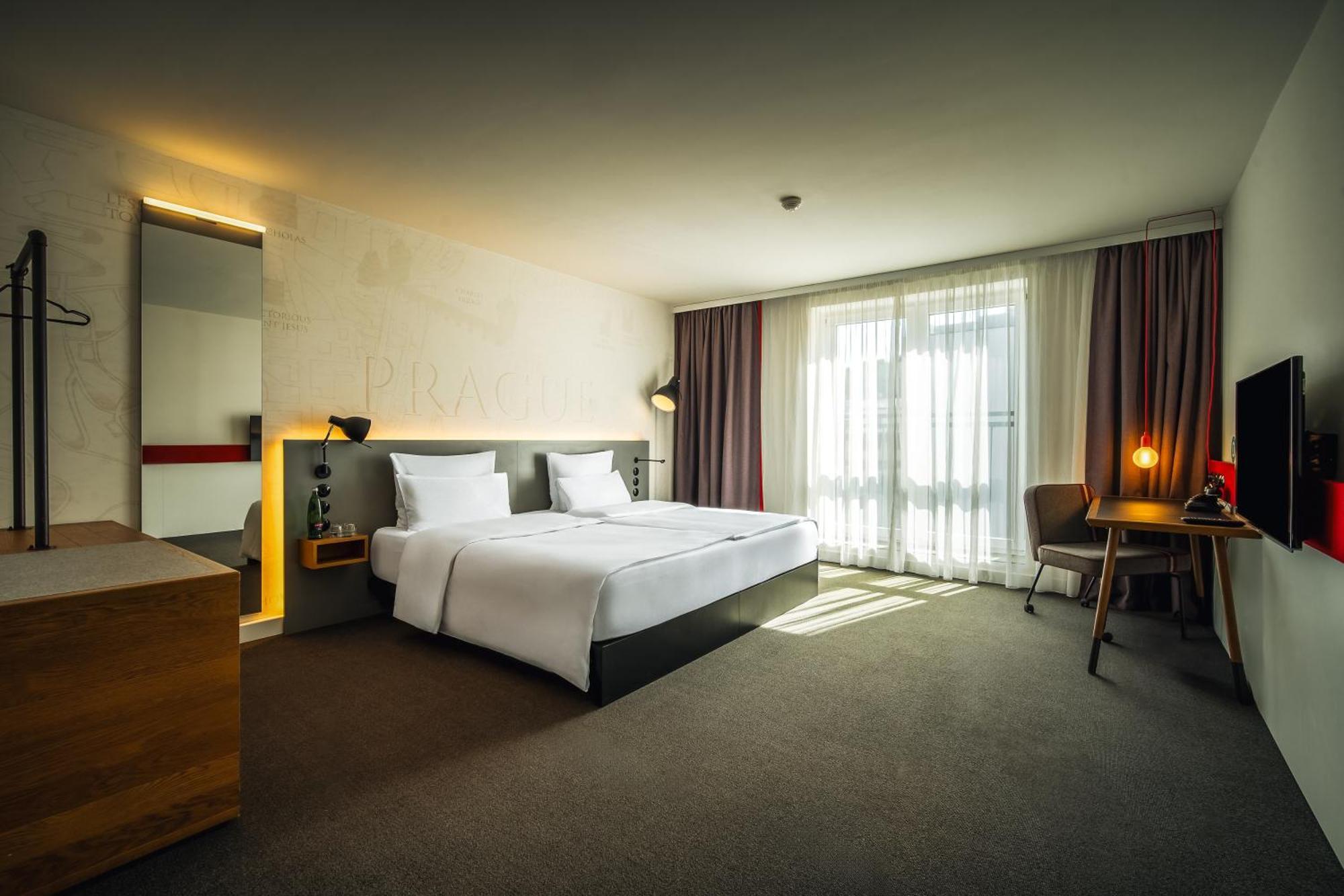 Großes Doppel-/Zweibettzimmer