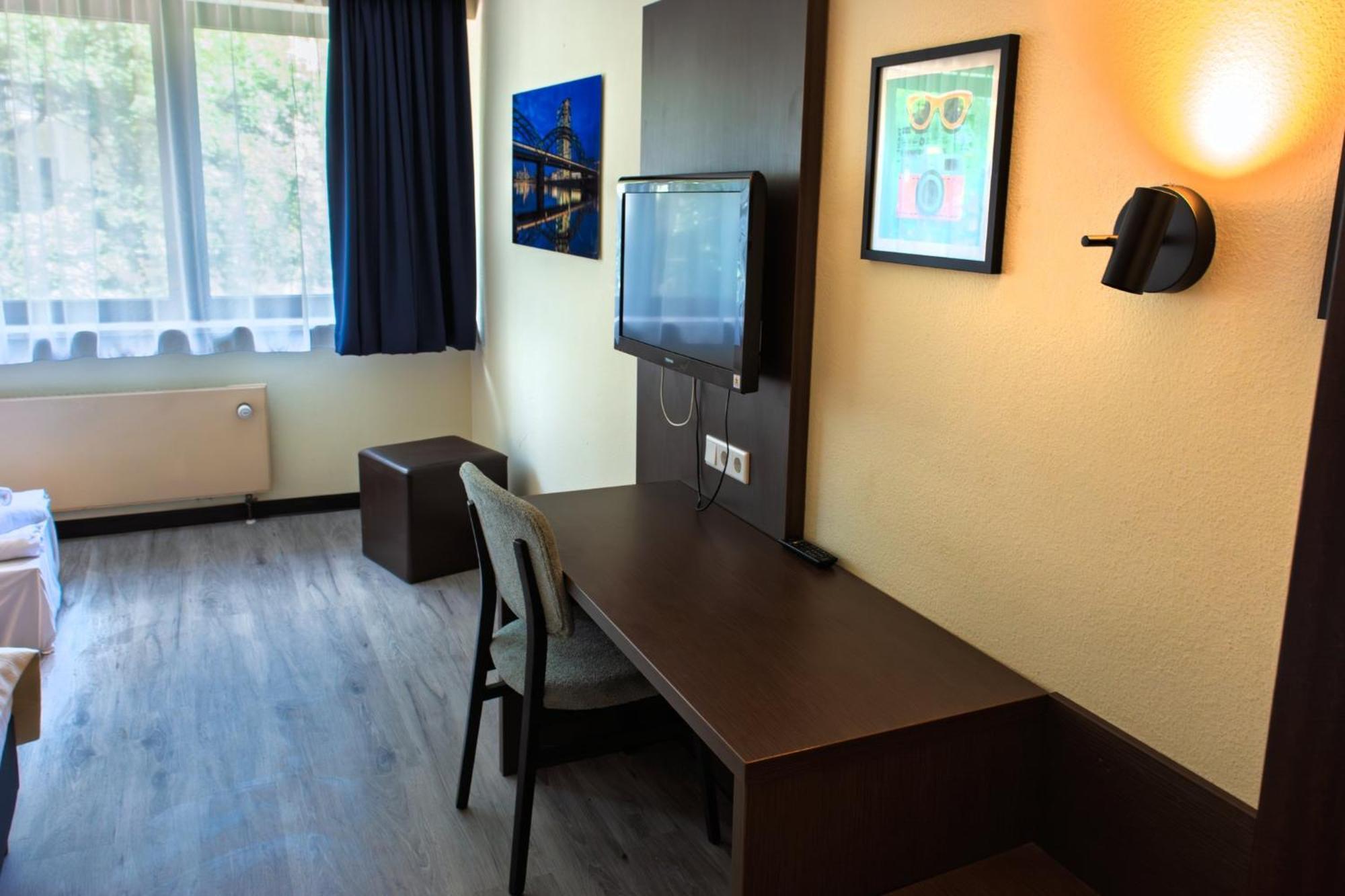 Zweibettzimmer mit 2 Einzelbetten und Schlafsofa