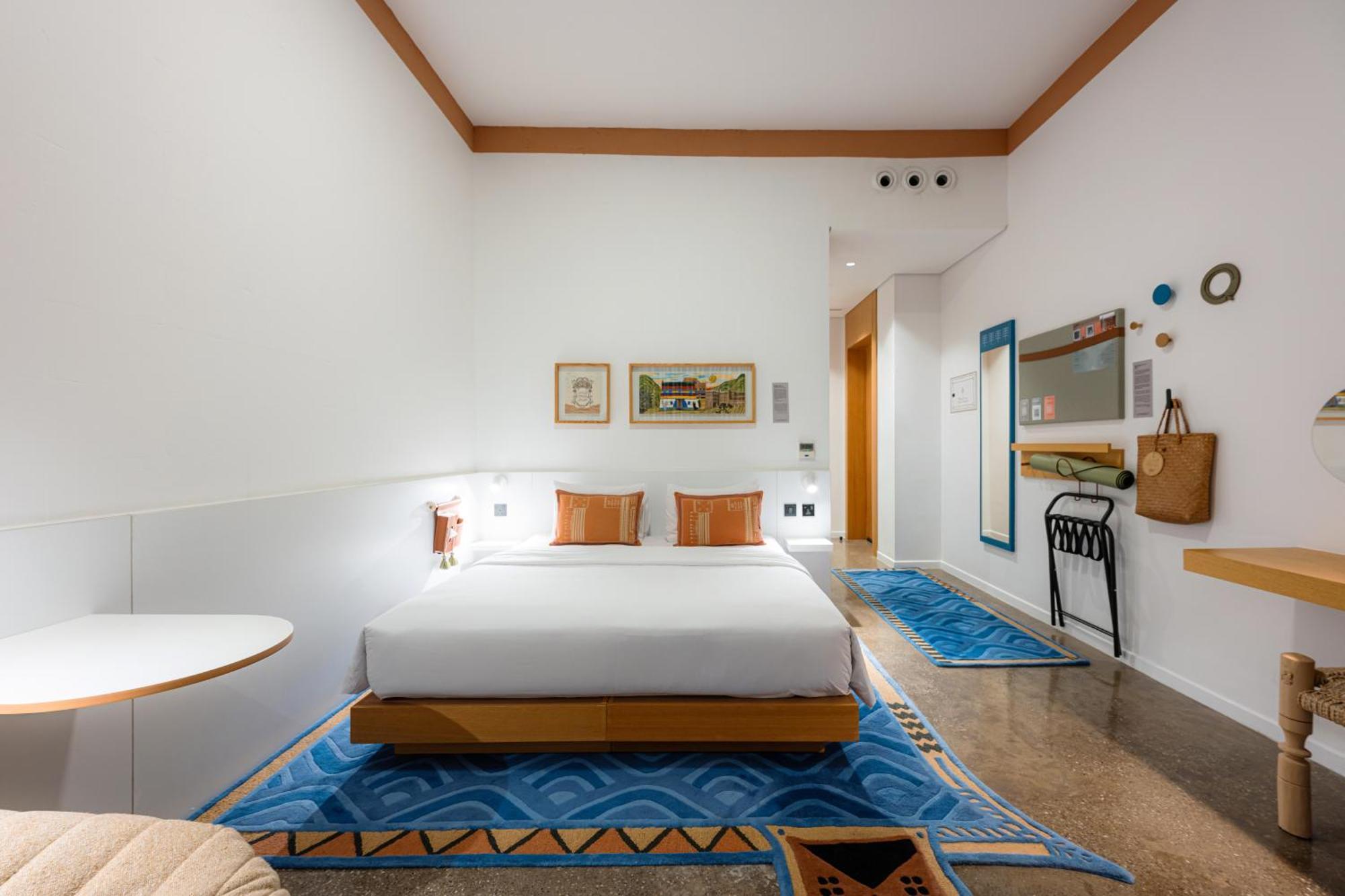 Zimmer mit Kingsize-Bett