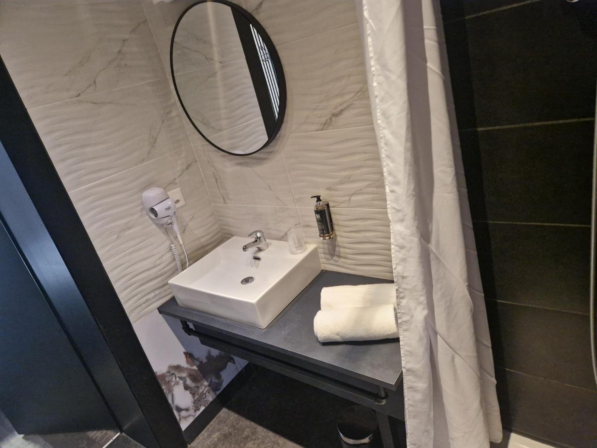 Deluxe Doppel-/Zweibettzimmer mit Balkon