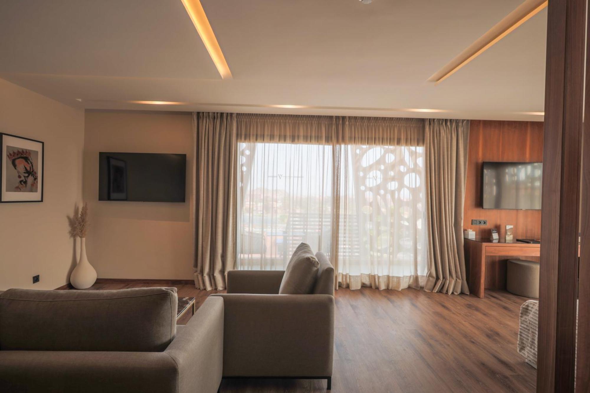Suite mit Kingsize-Bett und Balkon
